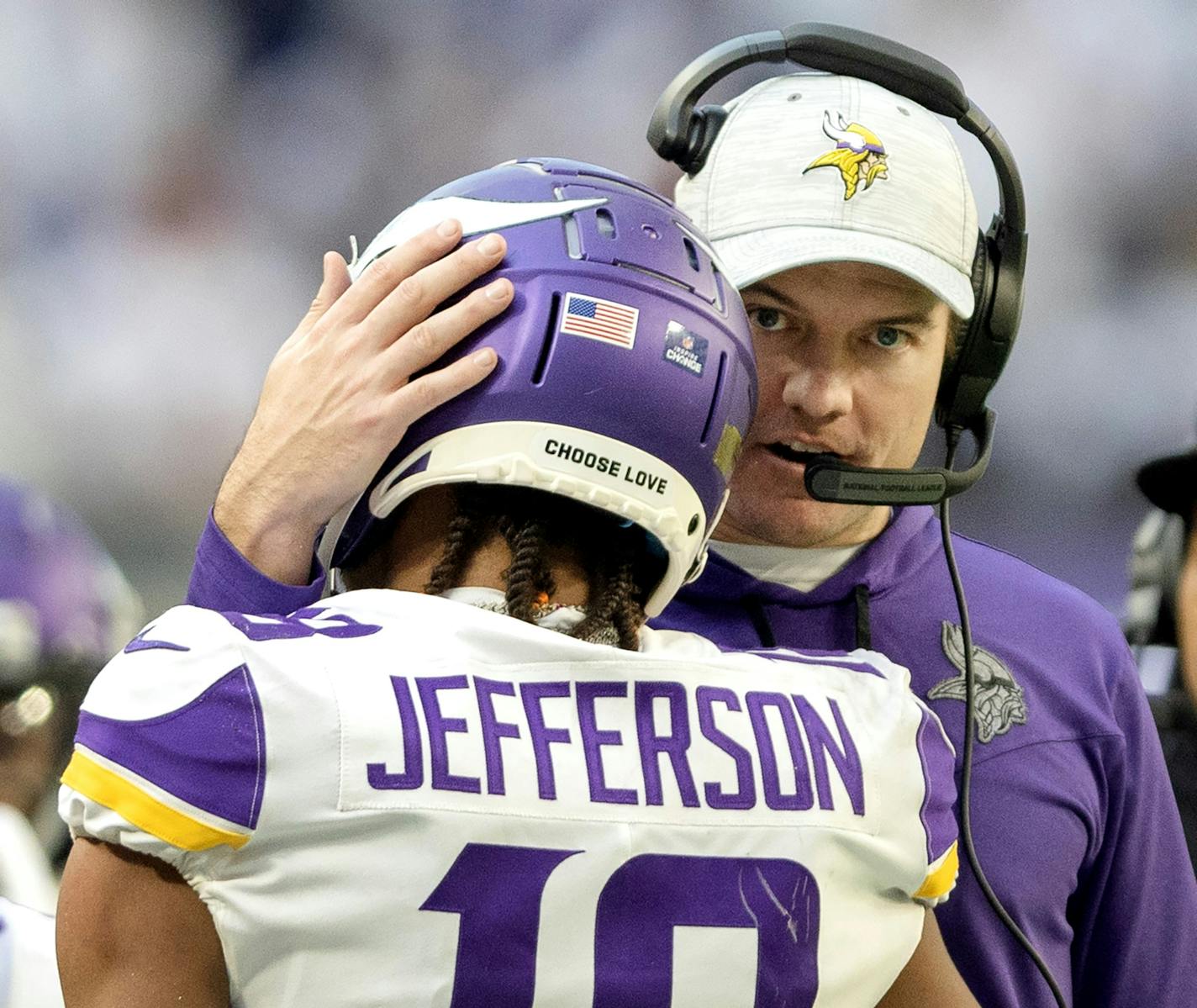 Minnesota Vikings head coach Kevin O'Connell hugs Justin Jefferson (18) after a fourth quarter touchdown Saturday, December 24, 2022, at U.S. Bank Stadium in Minneapolis, Minn. ] CARLOS GONZALEZ • carlos.gonzalez@startribune.com.