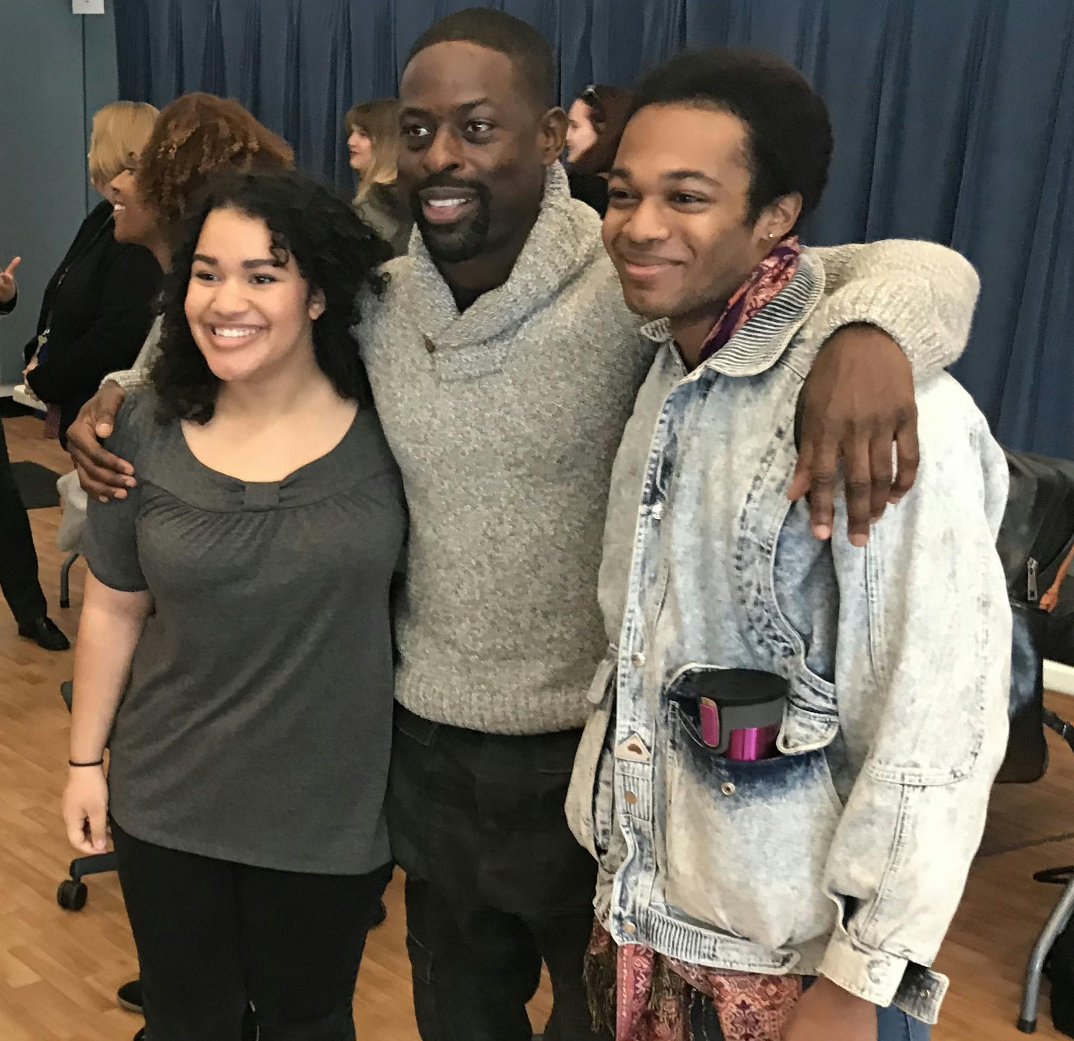 Sterling K. Brown, center, flanked by students Samantha Glasse and Somino D'Lorion at the Guthrie Theater.