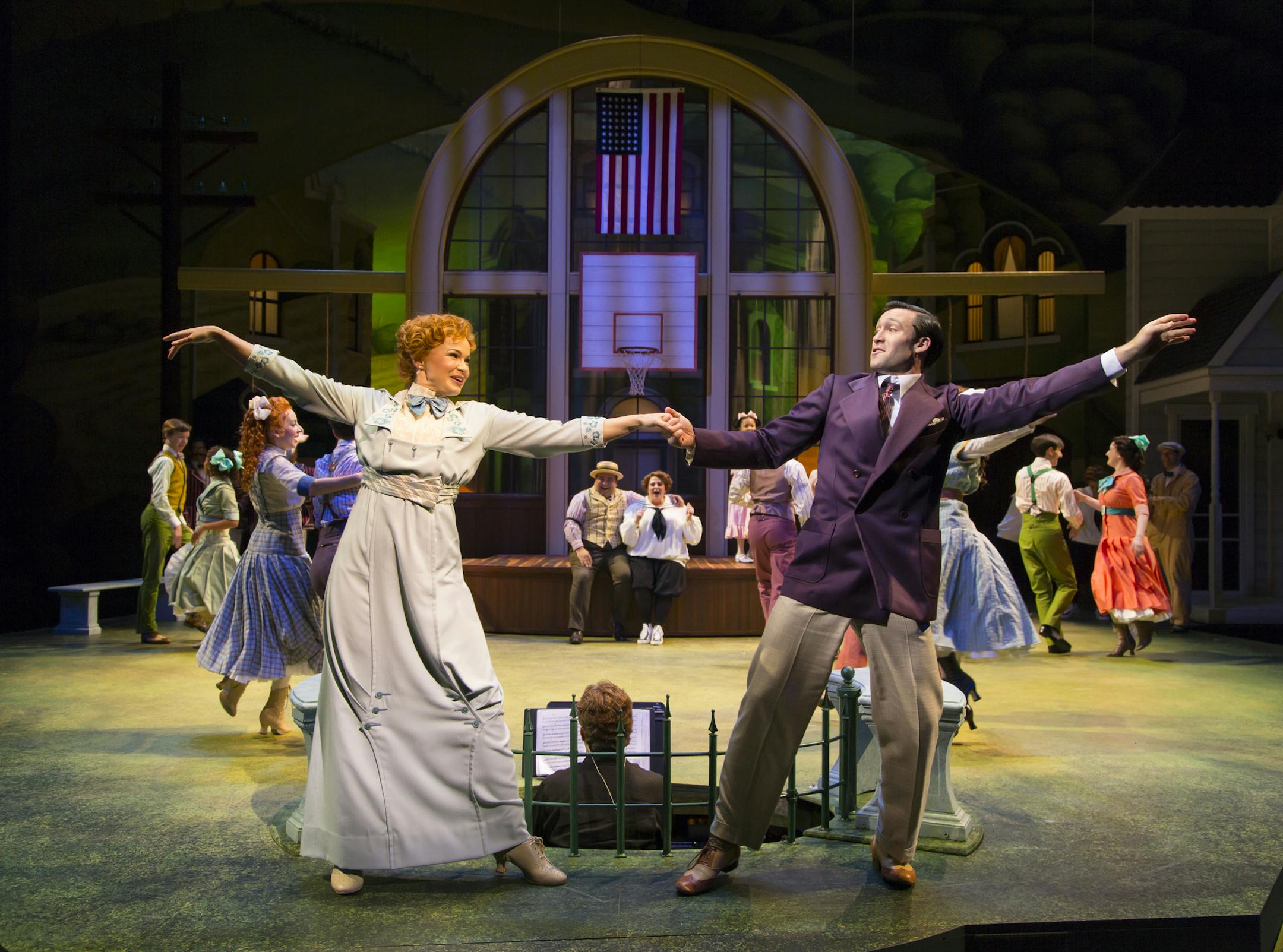 041: Stacie Bono (Marian Paroo), Danny Binstock (Harold Hill) and cast in the Guthrie Theater's production ofThe Music Man. Photograph &#xa9; T Charles Erickson