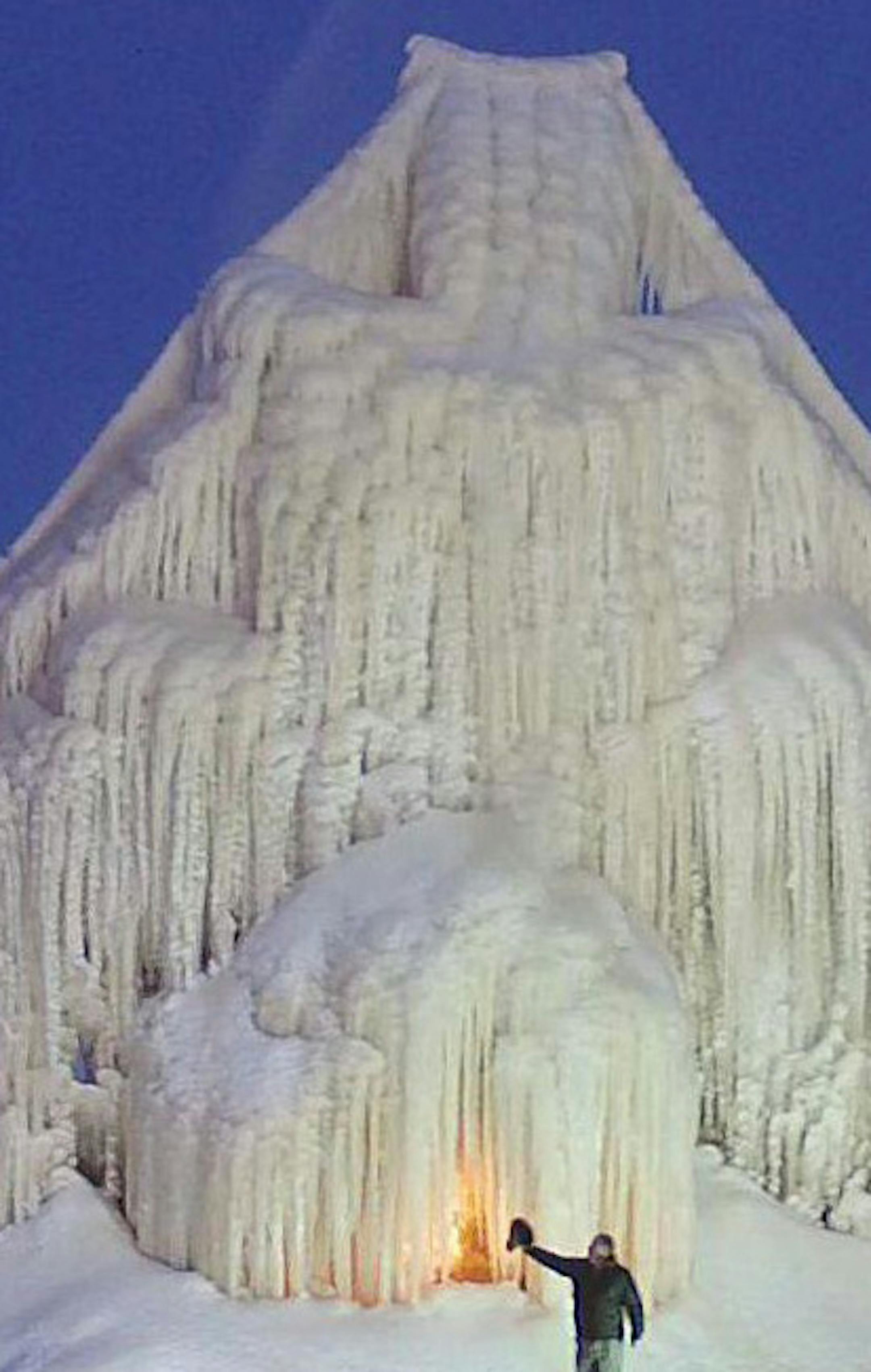 Courtesy Roger Hanson. Lake Superior Ice Project. ORG XMIT: je5D-g9YXd8c4vkLaguI