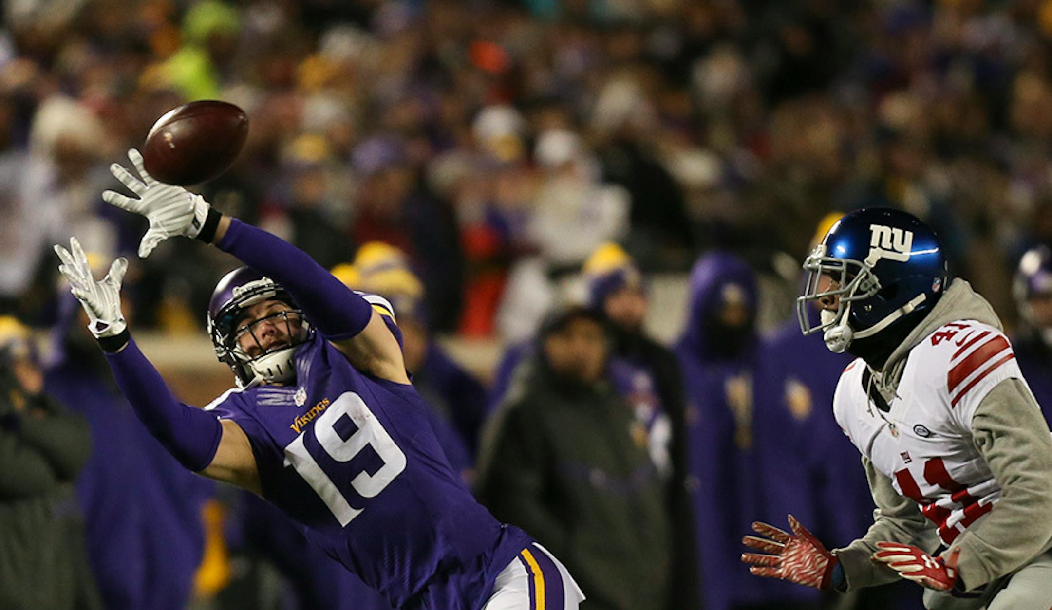 Vikings wide receiver Adam Thielen (19) caught a pass ahead of Giants cornerback Dominique Rodgers-Cromartie (41) in the first quarter Sunday night.