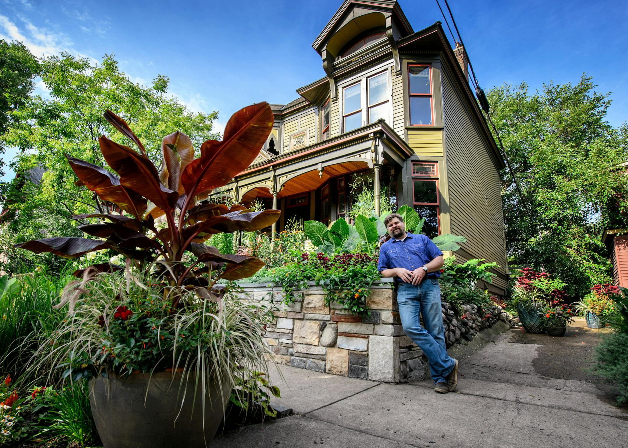 Endres talks about the project on his St. Paul home and how he designed his pots and beds to harmonize with the decorative "outdoor room."