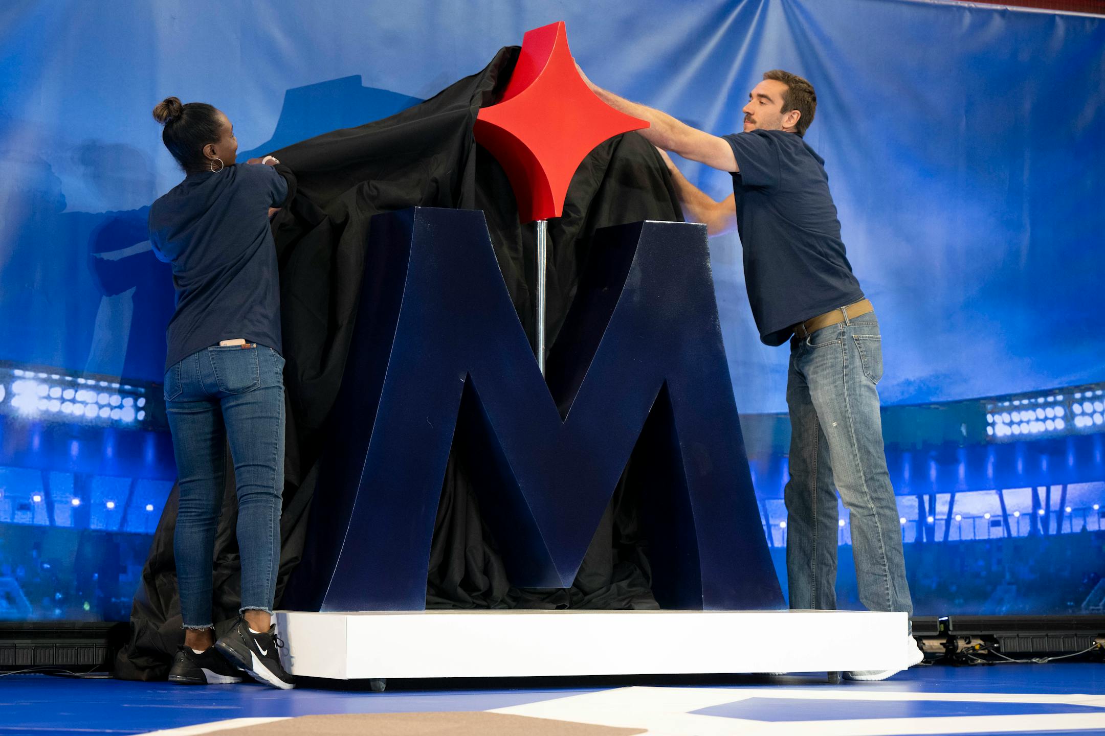 Twins workers reveal the team's new logo.