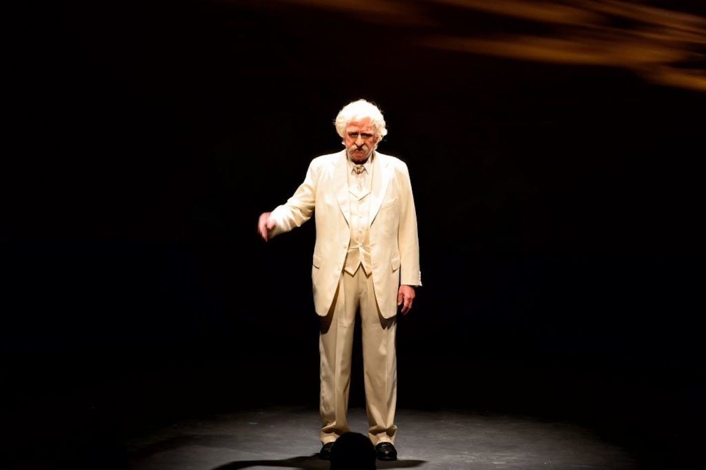 Don Shelby as Mark Twain began the show.