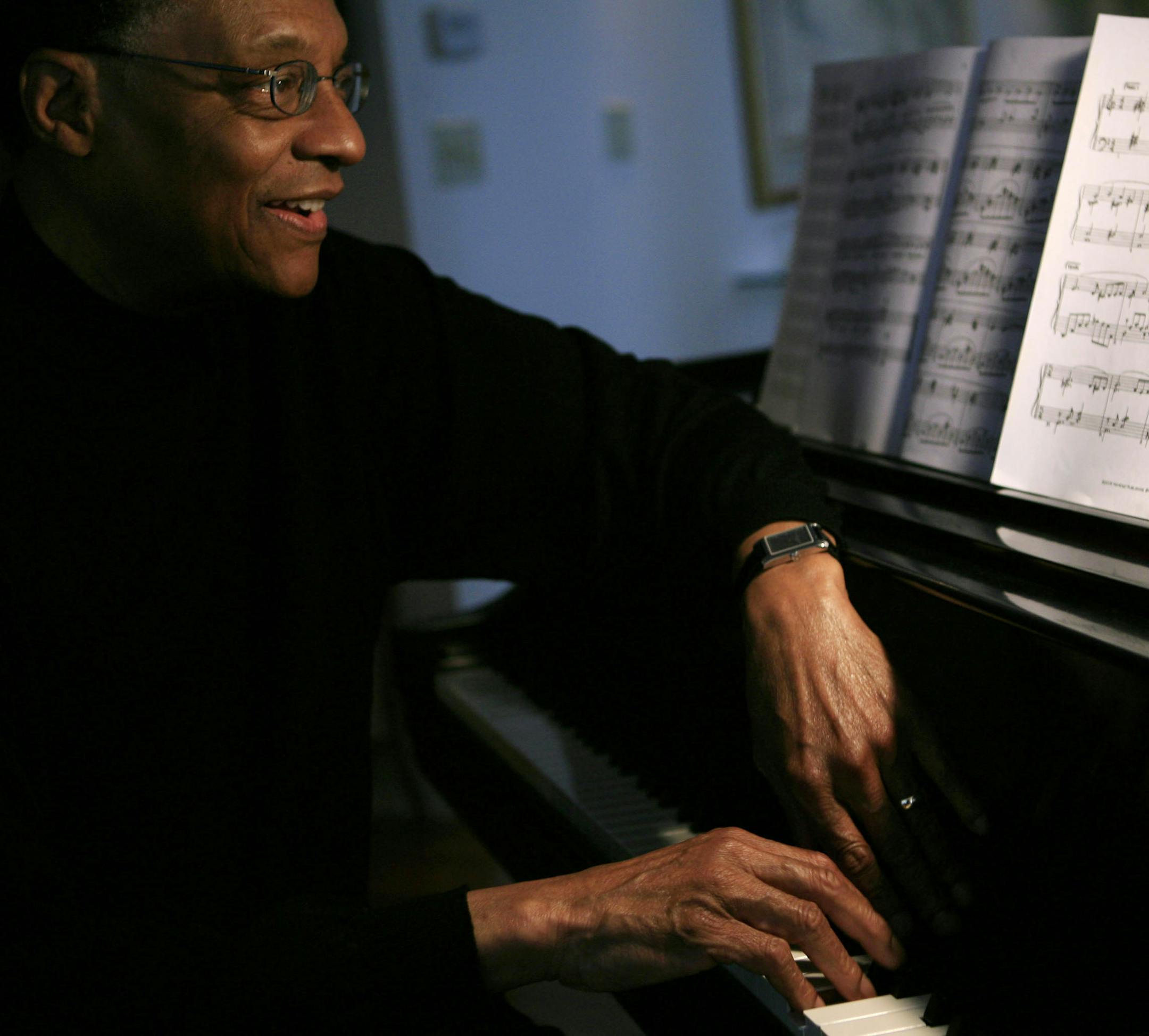 Ramsey Lewis works on a score for the Joffrey Ballet at his home in Chicago, Illinois, Tuesday, November 14, 2006. He practices up to six hours a day at a 44-year-old Steinway piano. (Alex Garcia/Chicago Tribune/MCT)