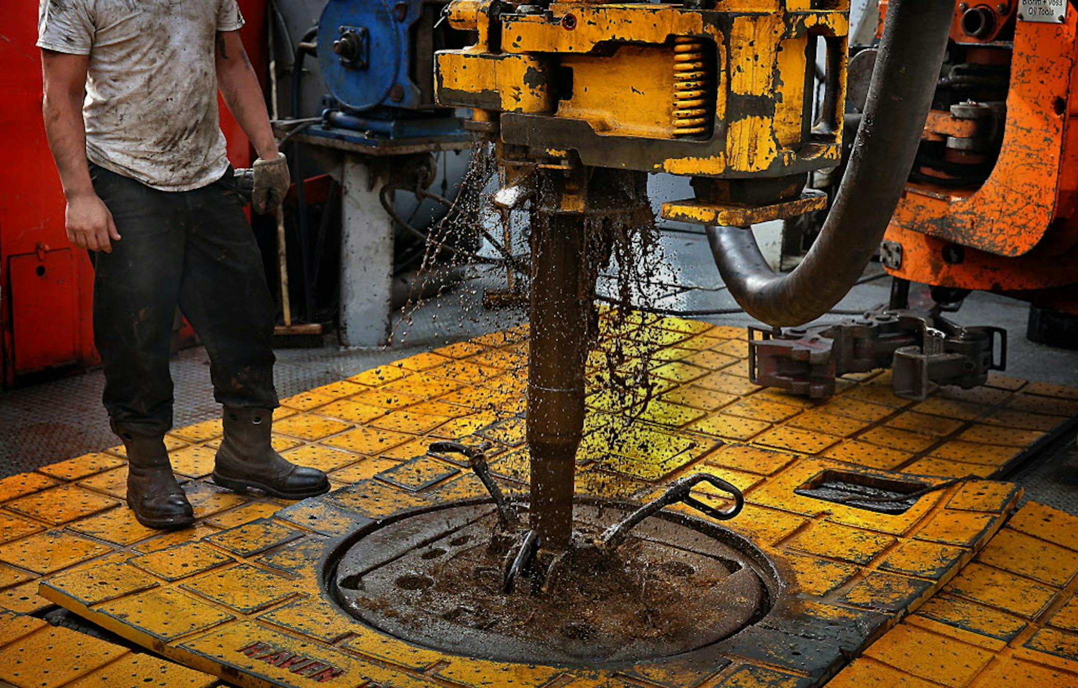 The drilling rig floor is slick with grease and oil.] (JIM GEHRZ/STAR TRIBUNE) / December 17, 2013, Watford City, ND ‚Äì BACKGROUND INFORMATION- PHOTOS FOR USE IN FINAL PART OF NORTH DAKOTA OIL BOOM PROJECT: Men work around the clock at Raven Rig No. 1 near Watford City, one of nearly 200 towering oil rigs in the Bakken. Once the rigs drill holes, several miles deep and then several miles horizontally, hydraulic fracturing technology (‚Äúfracking‚Ä&#