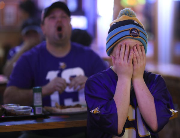 Gavin Smith and his dad, Quentin Smith, rear, reacted to a play in the second quarter of the Vikings-Eagles game.
