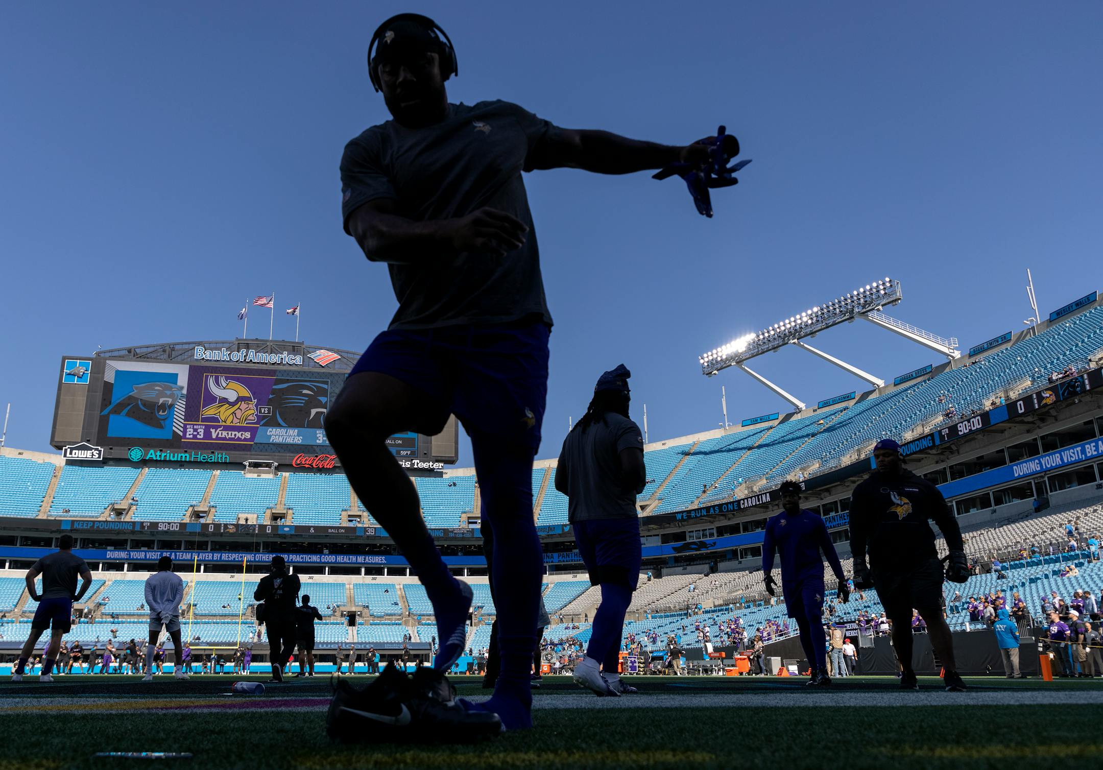 Minnesota Vikings defensive end Everson Griffen (97) and teammates during pregame warmups.