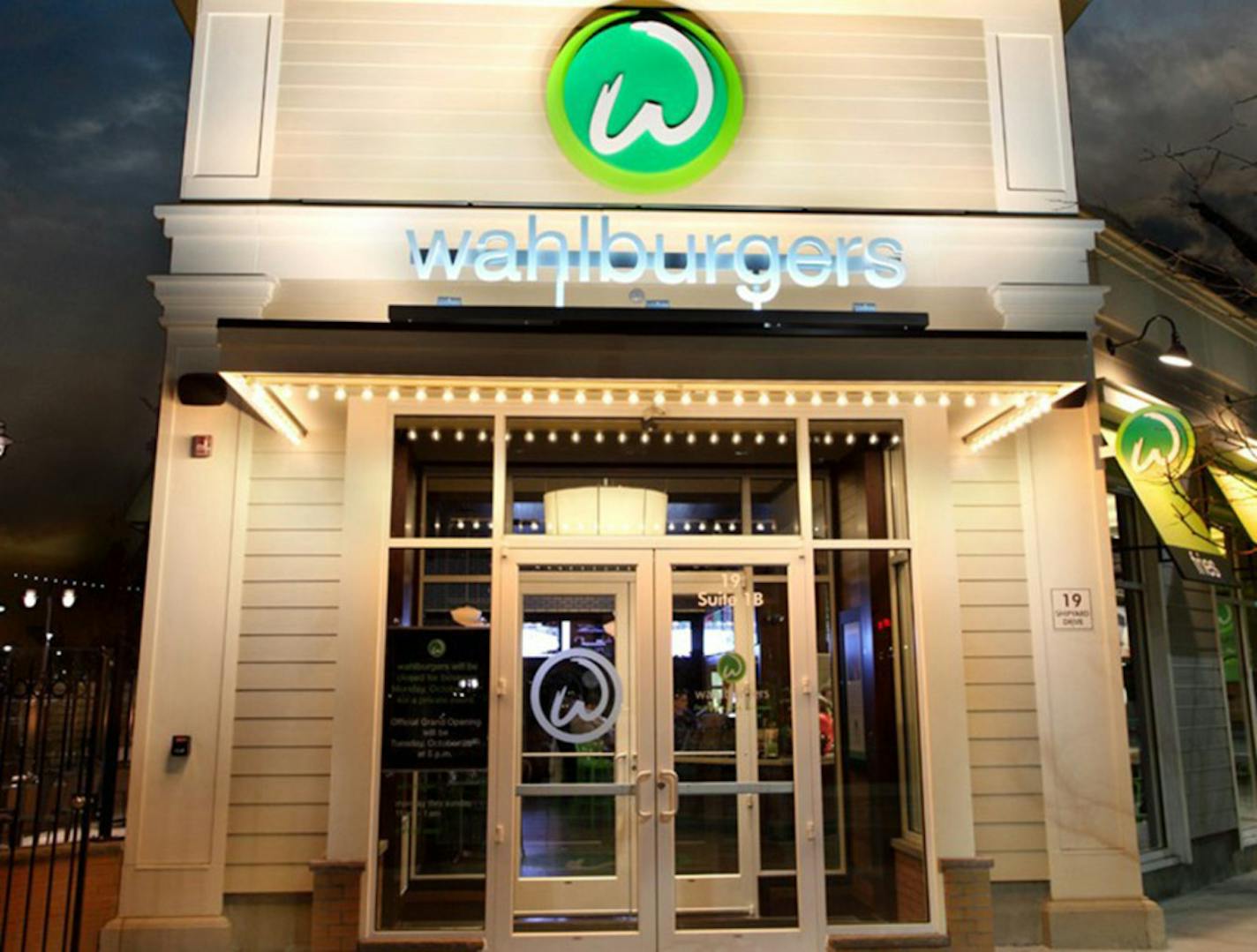 Wahlburgers restaurants will replace Market Grilles in the 22 Hy-Vee stores with the sit-down dining option, officials with the grocery chain said.