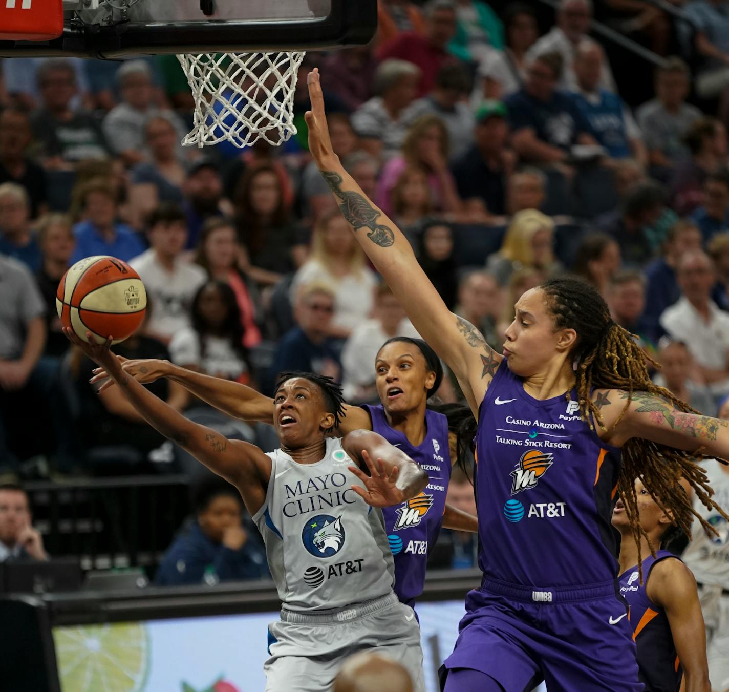 Lynx guard Danielle Robinson (3) split the defense of Phoenix forward DeWanna Bonner and center Brittney Griner