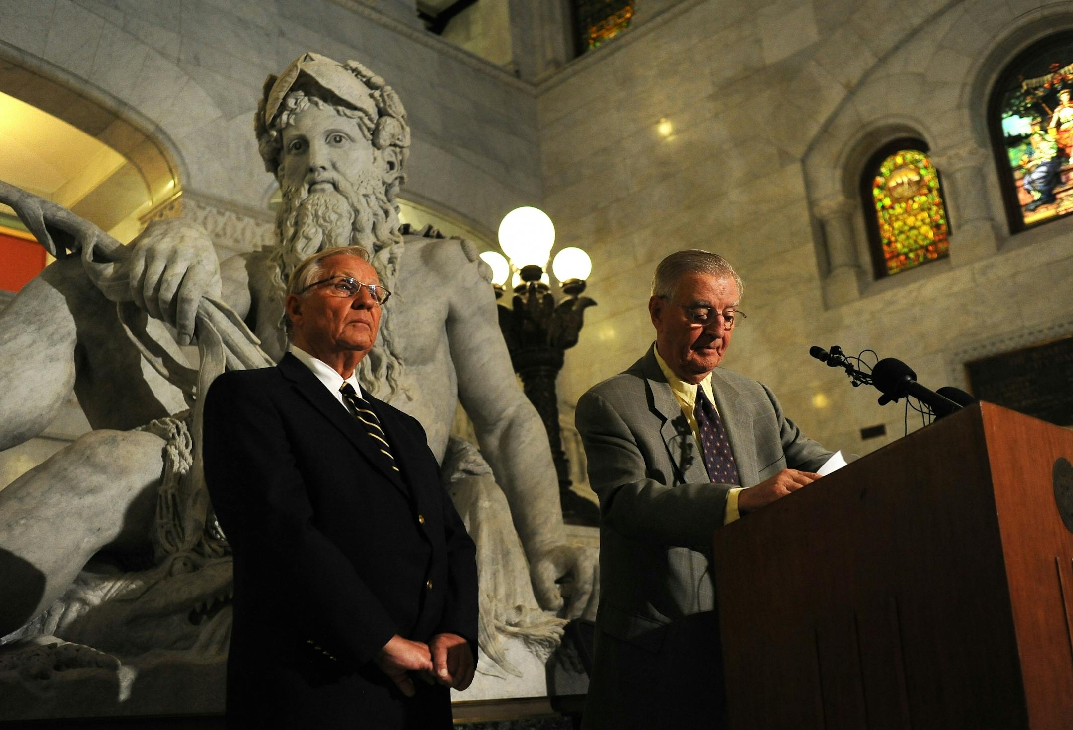 Former Gov. Arne Carlson, left, and former Vice President Walter Mondale