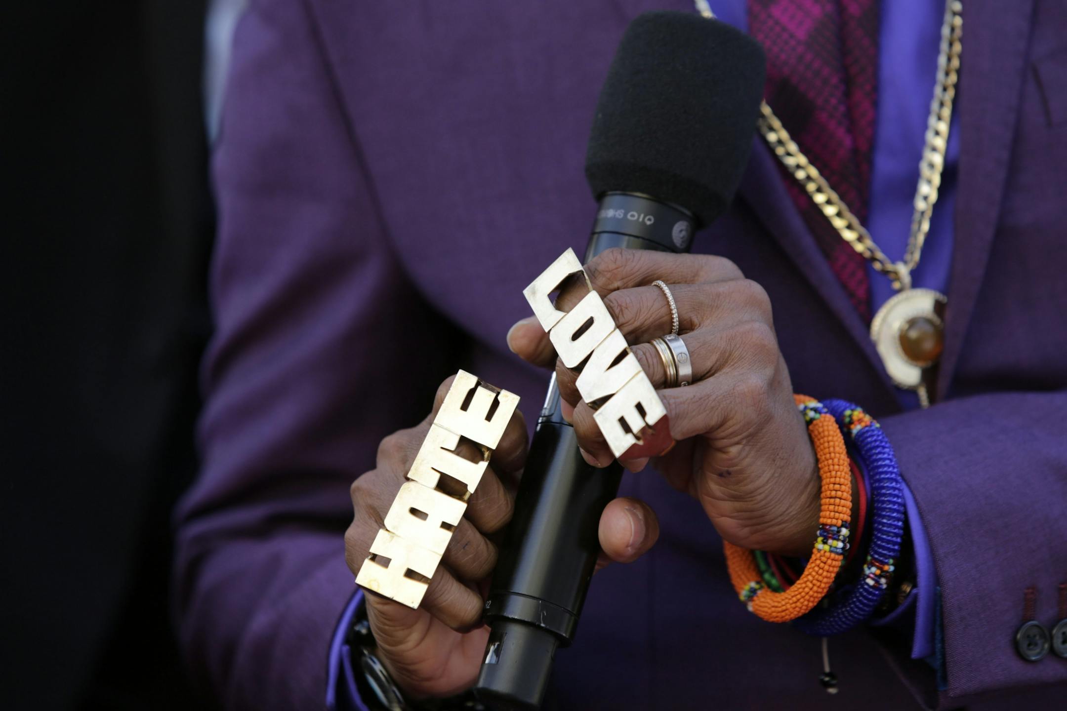 Spike Lee wears rings with the words "love" and "hate" as he arrives before the 91st Academy Awards in Los Angeles, Feb. 24, 2019.