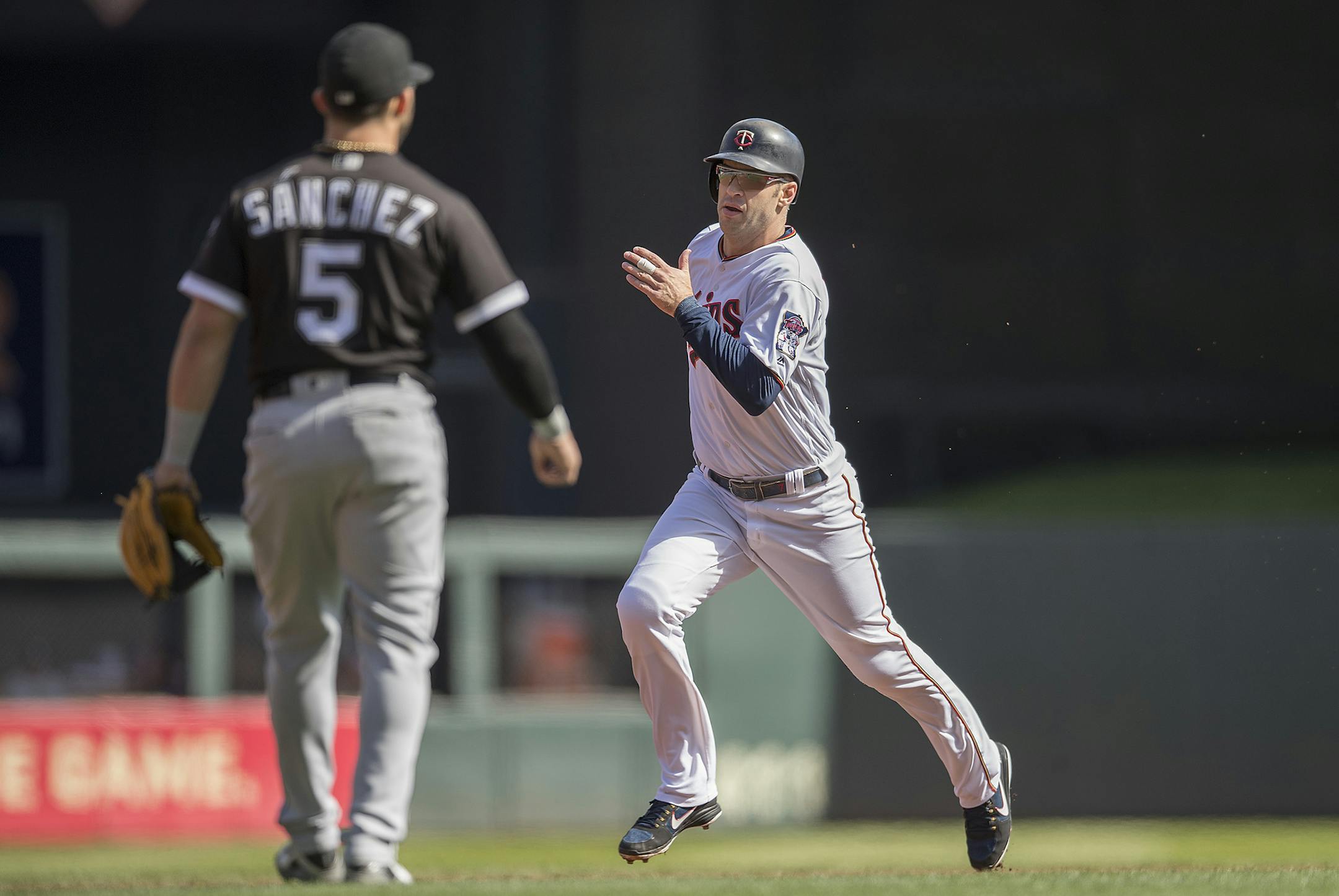 Twins first baseman Joe Mauer rounds second base to score for the Twins in the first inning as the Twins took on the Chicago White Sox in the first game of a doubleheader, Friday, September 28, 2018 in Minneapolis, MN. ] ELIZABETH FLORES ï liz.flores@startribune.com