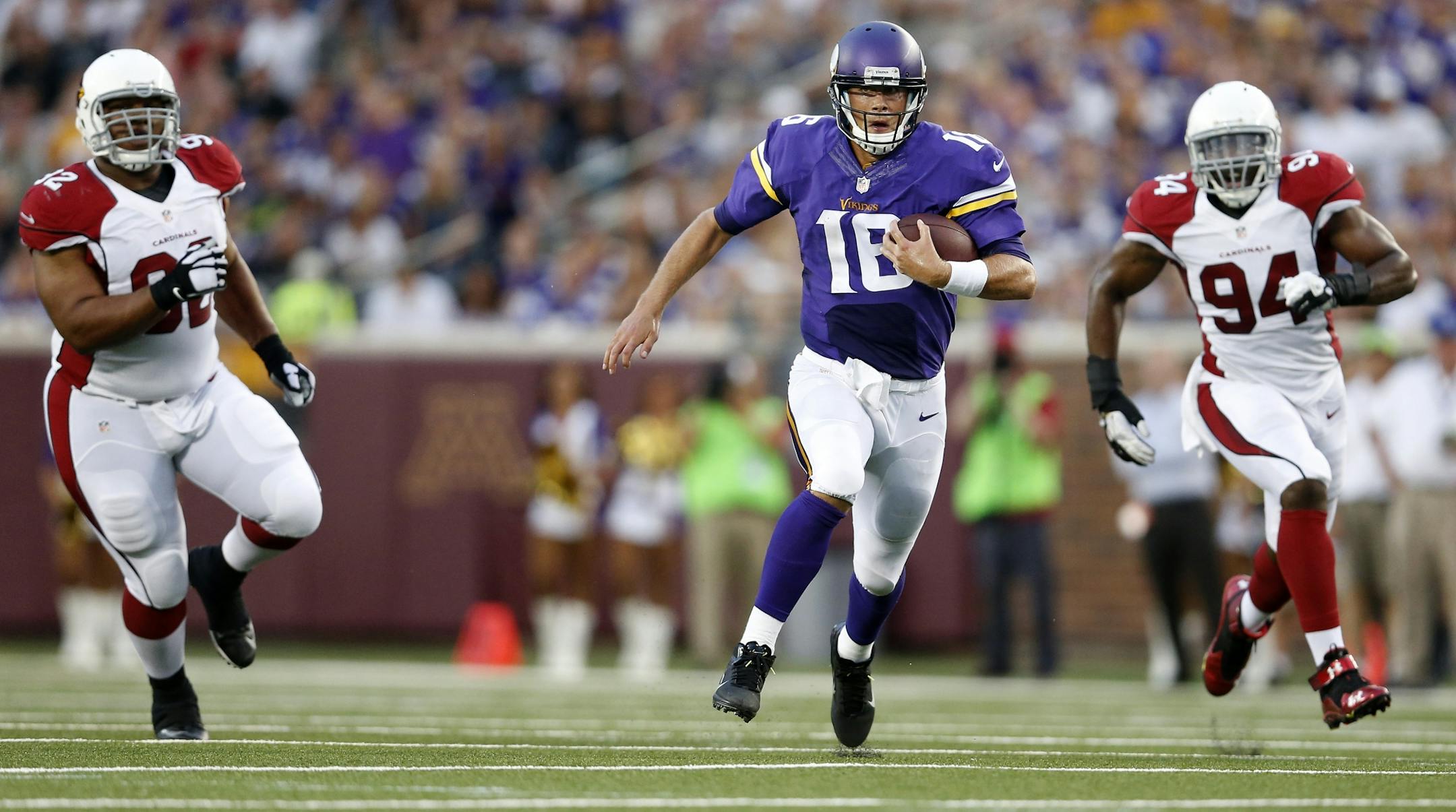 Minnesota Vikings quarterback Matt Cassel (16) scrambled during a run in the first quarter.
