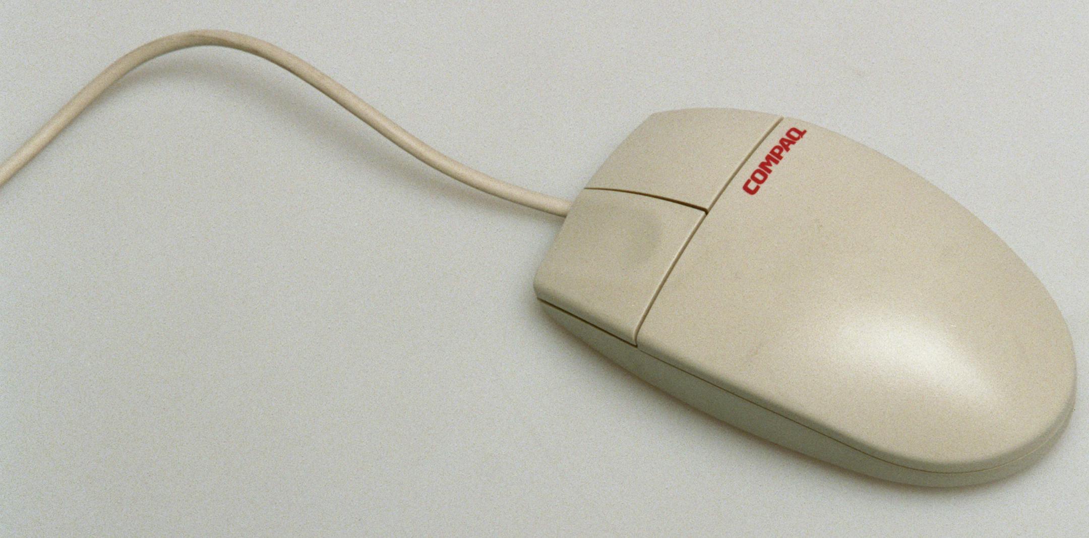 Computer mouse. Doing story on Best Buy offering build-to-order PCs. Doing graphic on what components go into a PC, with brief description of choices and costs. Need photos of PC components -- case, CD-ROM, processor, etc. -- to build graphic with. ORG XMIT: MIN2013032708245518