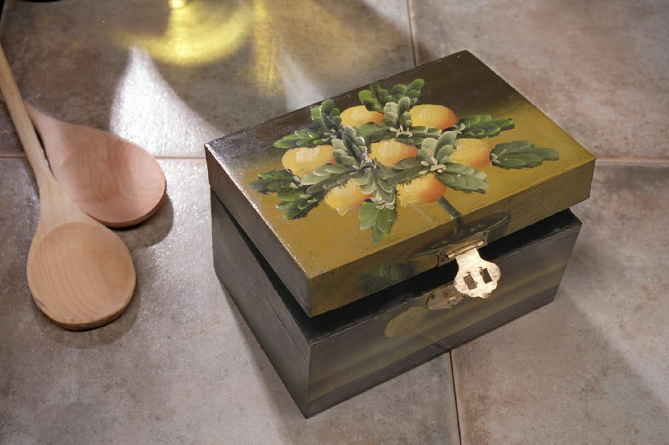 What family treasures does this recipe box hold?