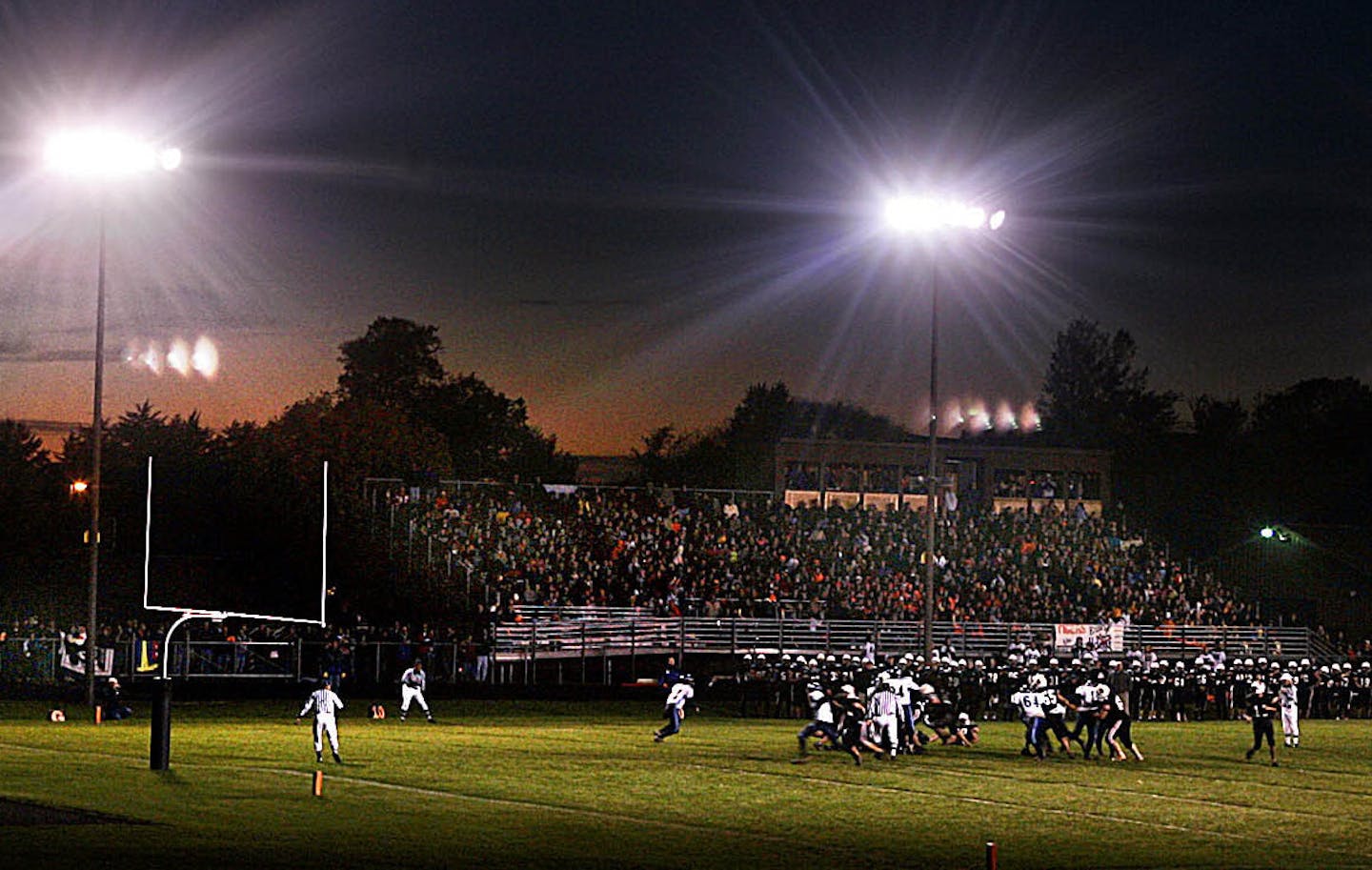 Jim Gehrz/Minneapolis Star Tribune Delano/October 2, 2004/7:30 PM The stadium at Delano High School is aglow beneath lights and a setting sun during the school's homecoming game Friday night against rival Becker. Both teams were undefeated with records of 4-0, however Becker won the game by a score of 12-7. ORG XMIT: MIN2012091415255833