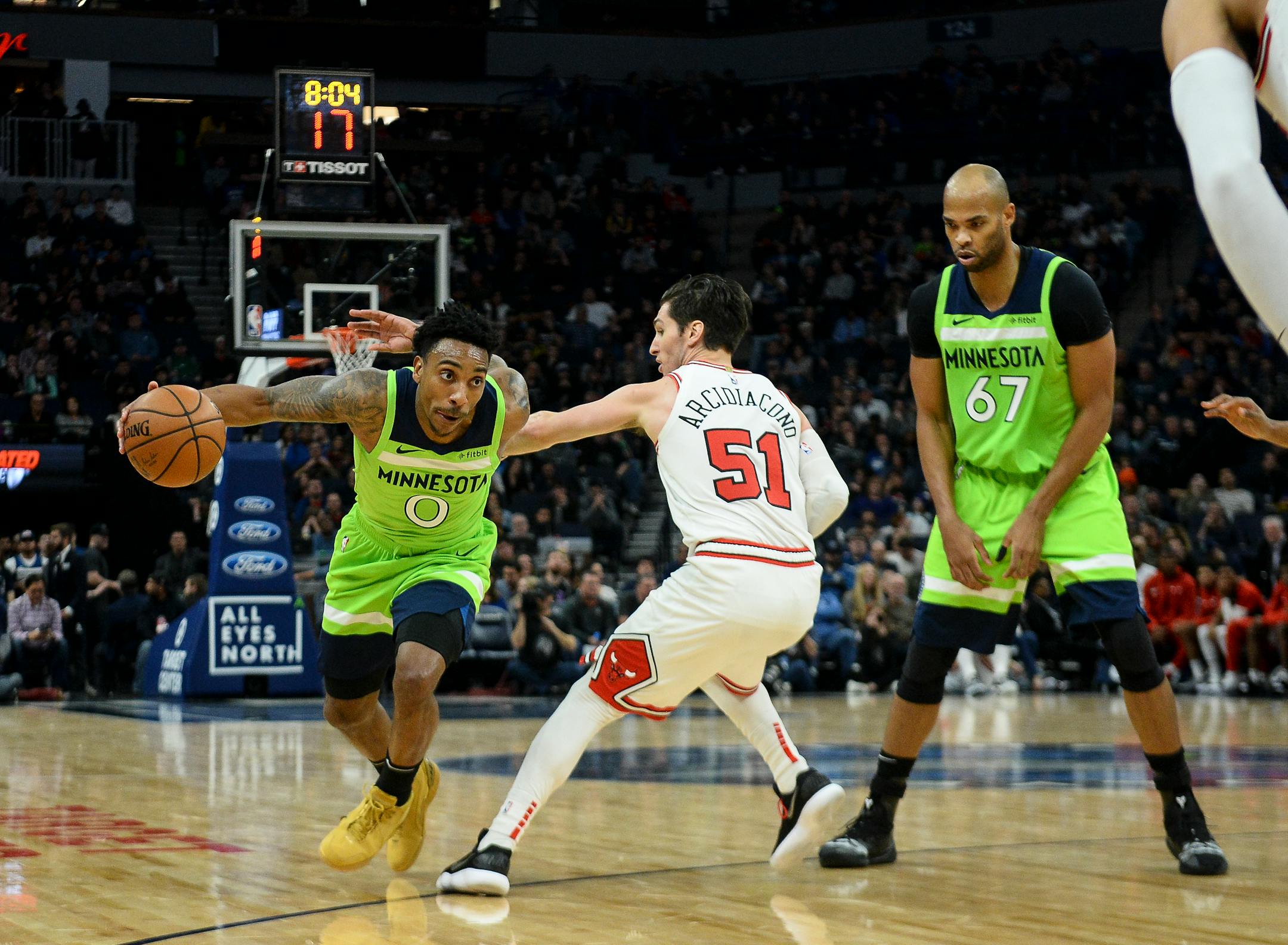 Timberwolves guard Jeff Teague worked his way toward the basket while being defended by Bulls guard Ryan Arcidiacono on Saturday.