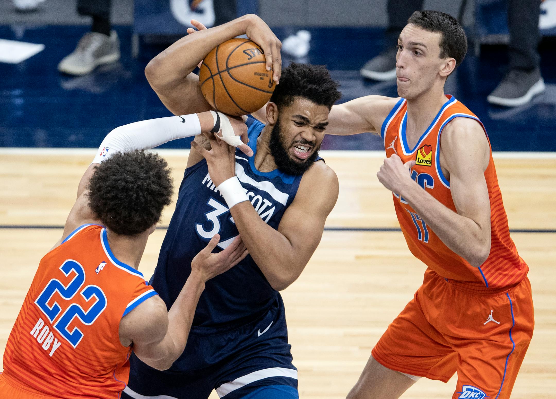 Isaiah Roby (22) and Aleksej Pokusevski defended Karl-Anthony Towns (32) of the Minnesota Timberwolves in the second quarter.