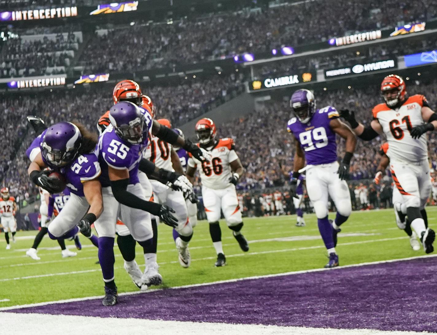 Eric Kendricks dives into the endzone after intercepting a pass and running 31 yards for a TD in the 1st quarter.