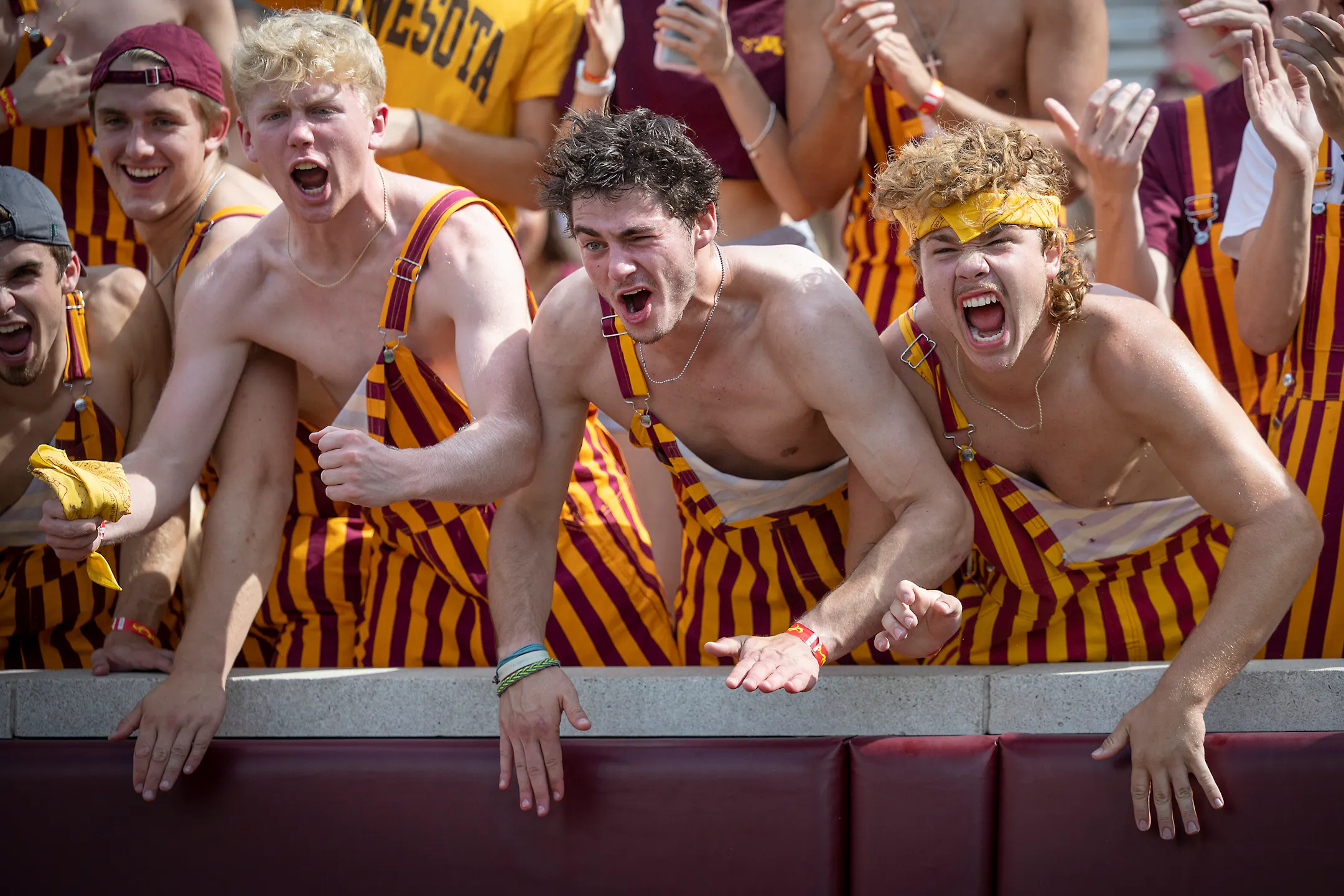 Autman Gophers steamroll Colorado 49-7 but lose receiver Chris Autman-Bell to ...