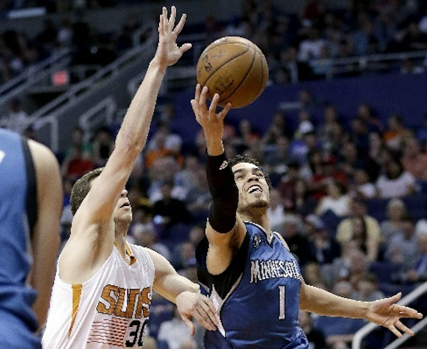 Timberwolves backup point guard Tyus Jones drove past the Suns' Jon Leuer during the first half Monday.