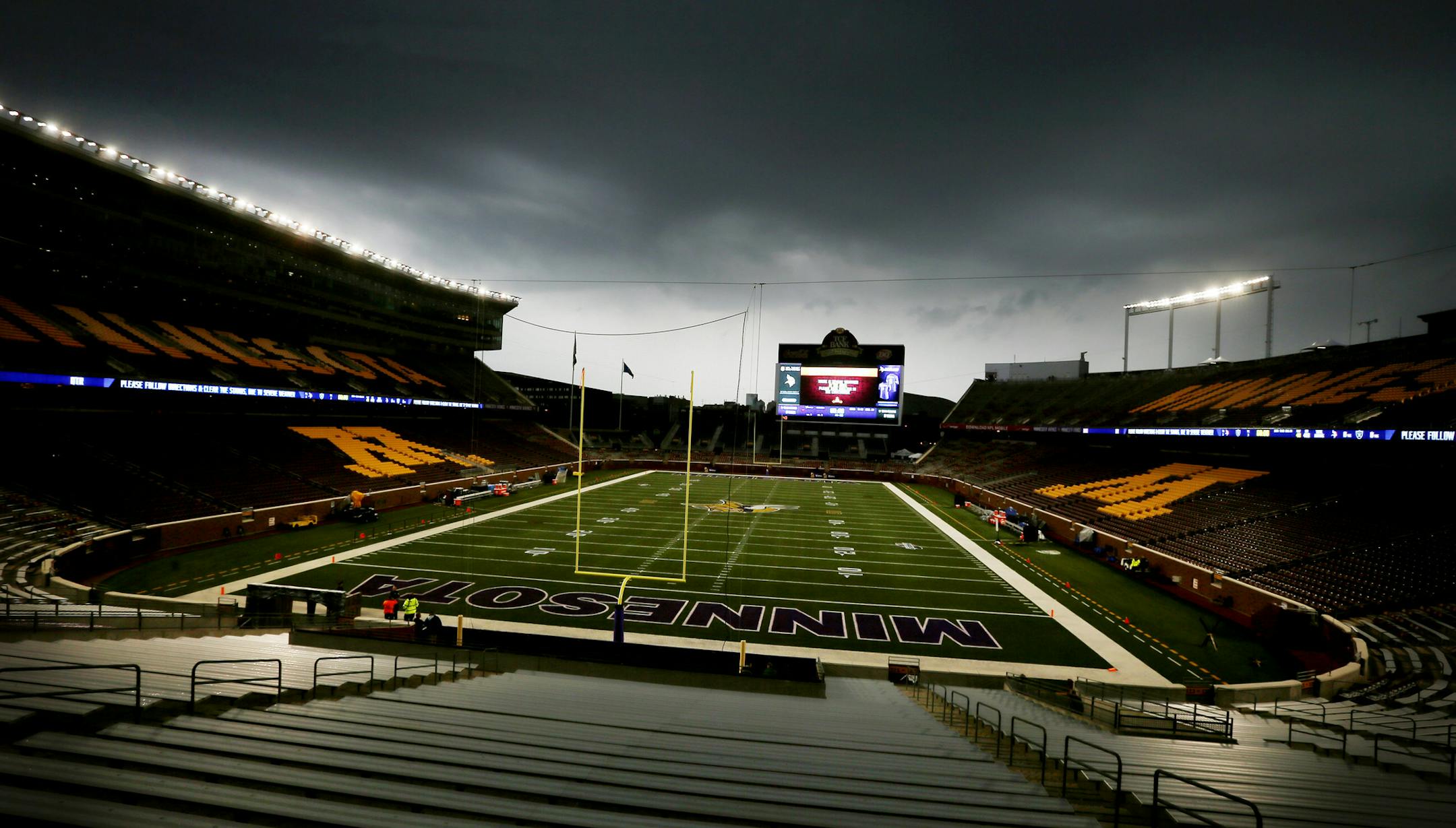 TCF bank was empty as weather passed through Saturday night. The Minnesota Vikings hosted the Oakland Raiders at TCF Bank Stadium Saturday August 22, 2015 in Minneapolis, MN. ] Jerry Holt/ Jerry.Holt@Startribune.com