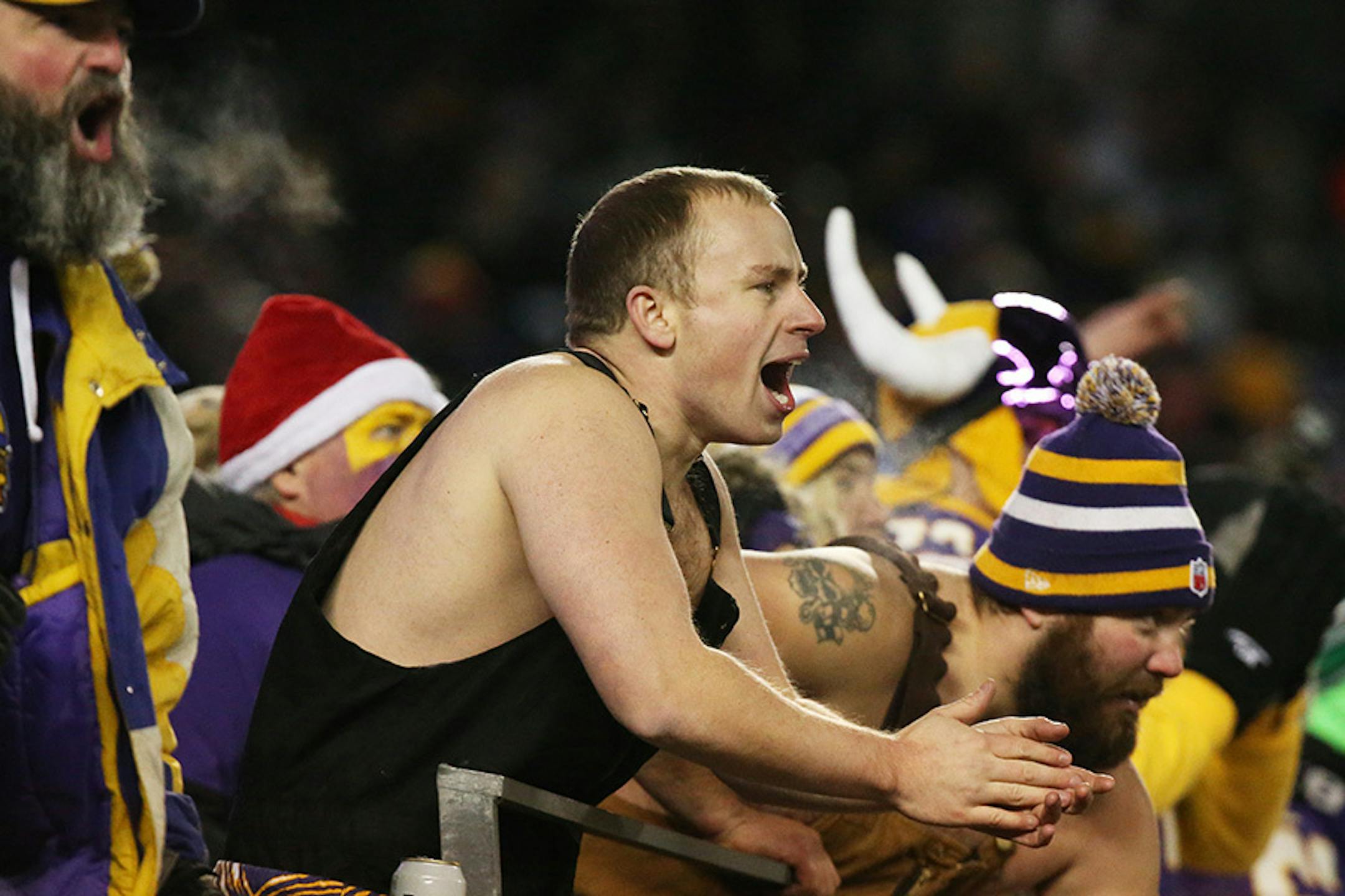 Cold fans cheered the Vikings in the fourth quarter.