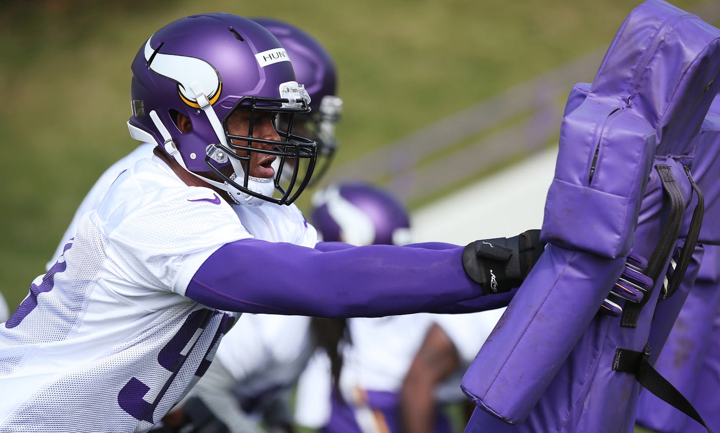 Rookie Danielle Hunter practices during Vikings 2015 rookie minicamp at Winter Park in Eden Prairie on Friday, May 8, 2015. LEILA NAVIDI leila.navidi@startribune.com /