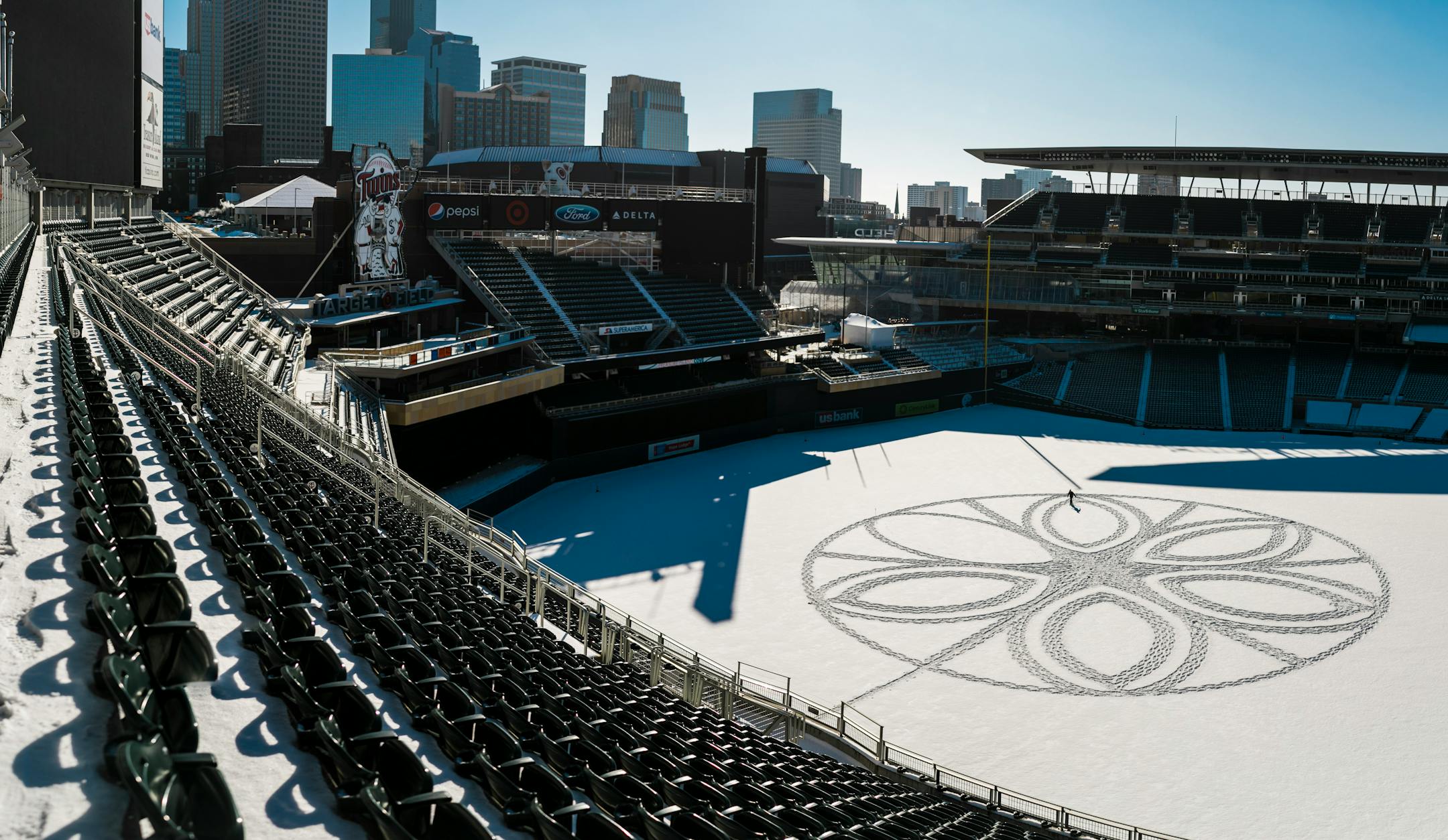 Simon Beck created a huge snow design with his snowshoes.