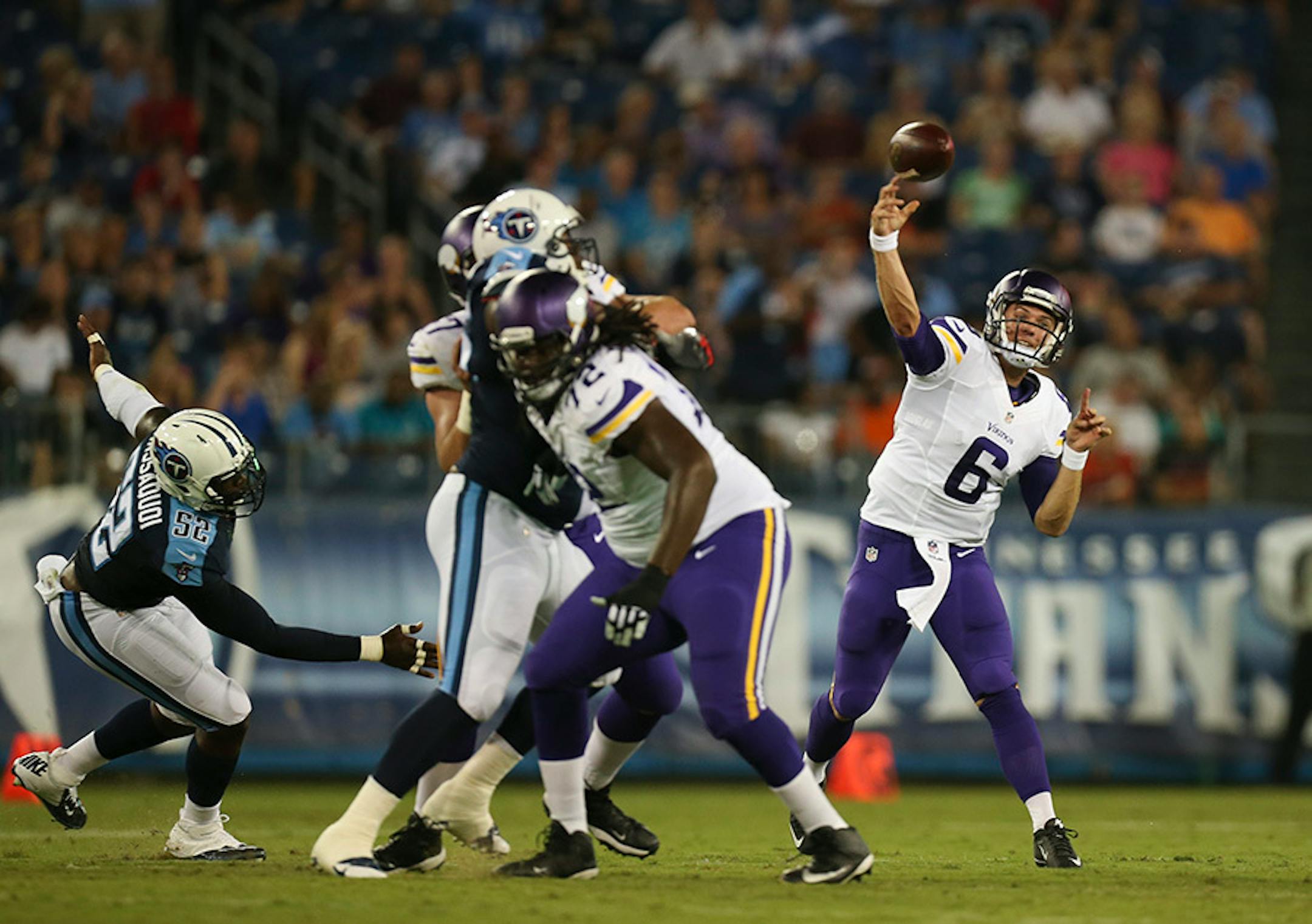 Vikings starting quarterback Taylor Heinicke threw to Vikings wide receiver Ryan Whalen (89) for an eight yard gain and a first down in the first quarter Thursday night.