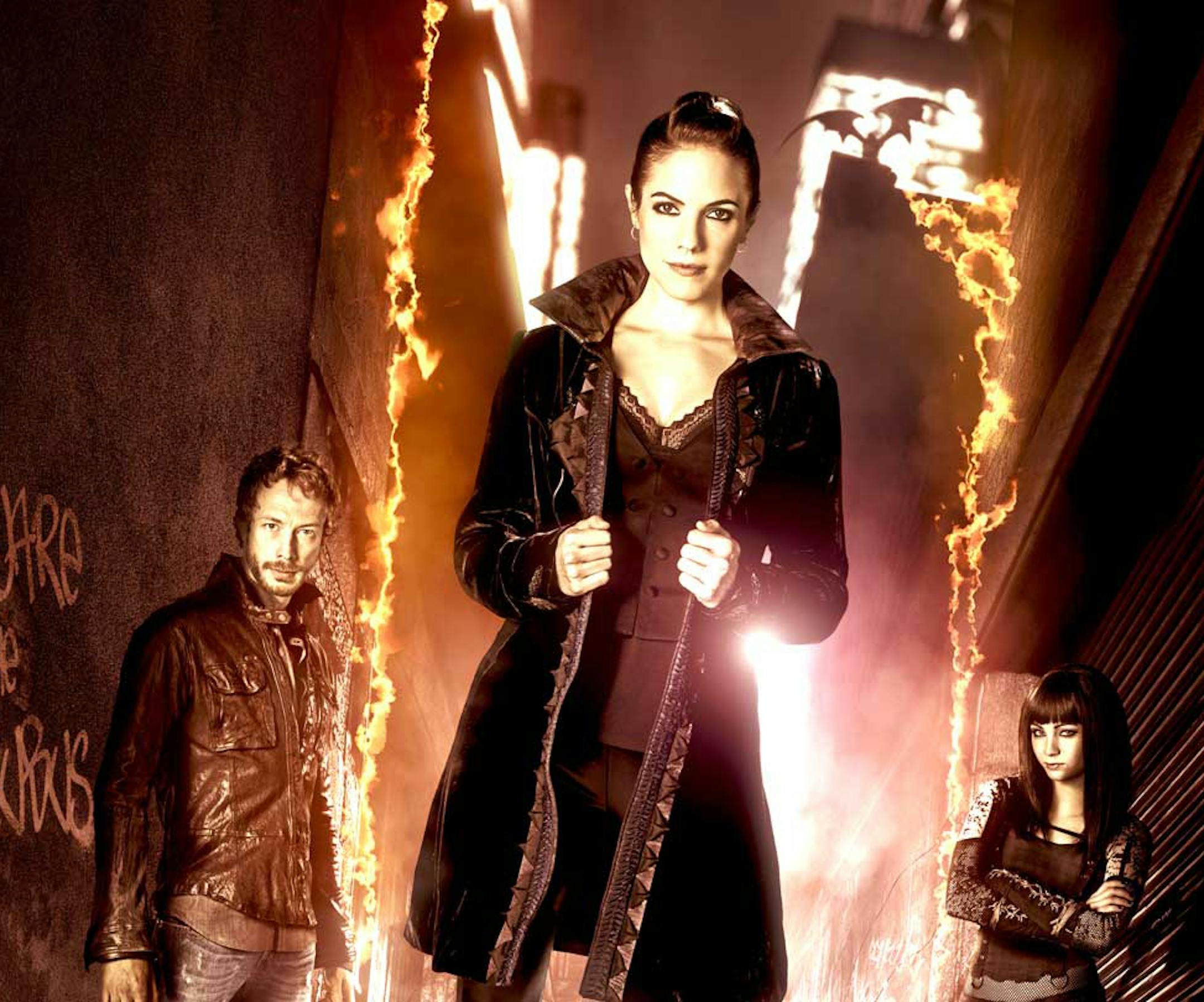 Kris Helden-Reid, Anna Silk, Ksenia Solo in "Lost Girl"