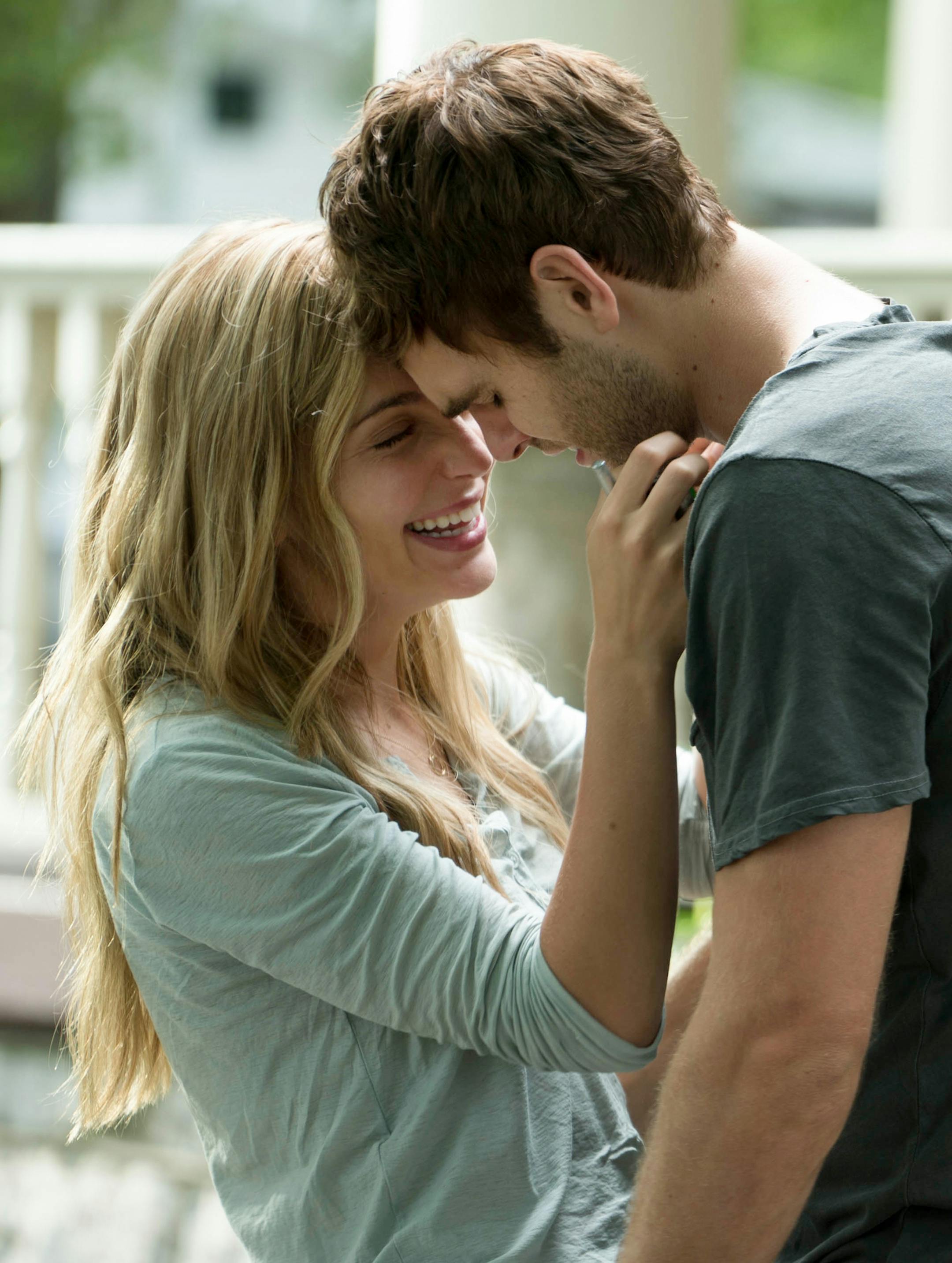Jessica Rothe and Alex Roe in "Forever My Girl."