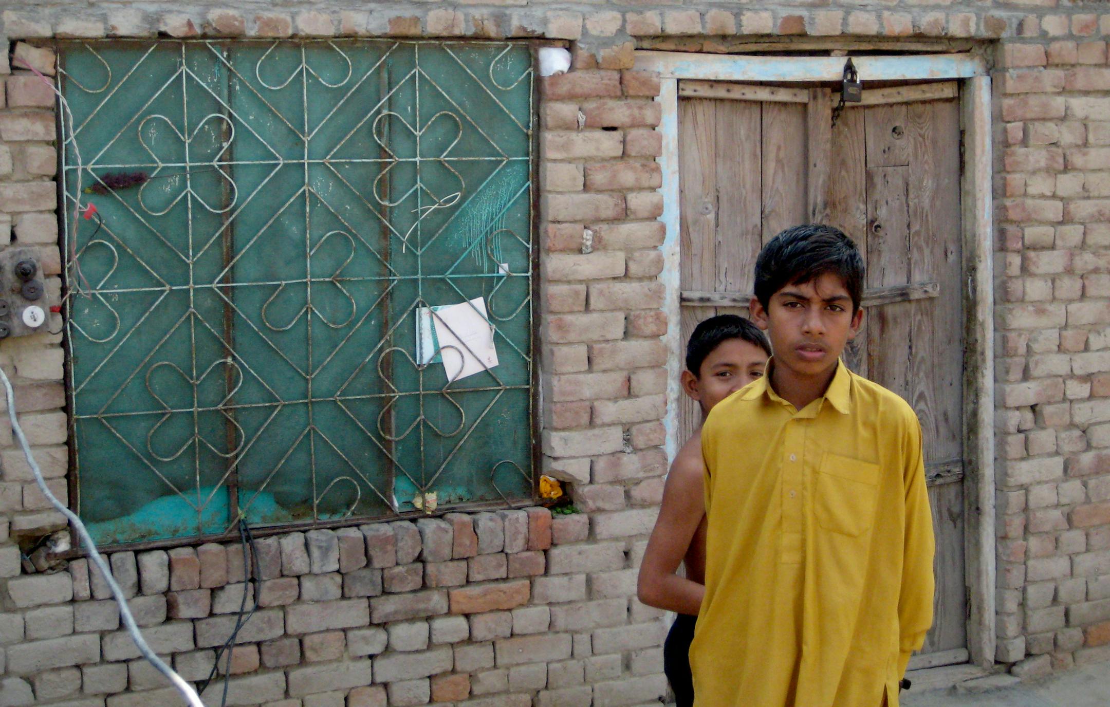 Two children stand in front of the family home of Ajmal Ameer Kasab in Faridkot, Pakistan. (Saeed Shah/MCT) ORG XMIT: 1066650