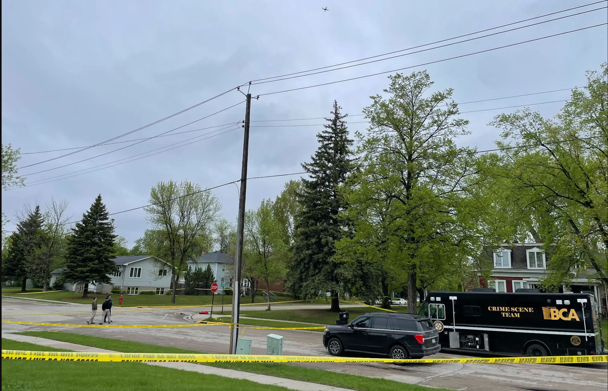 Police fatally shoot suspect who charged at officers with hatchet in ...