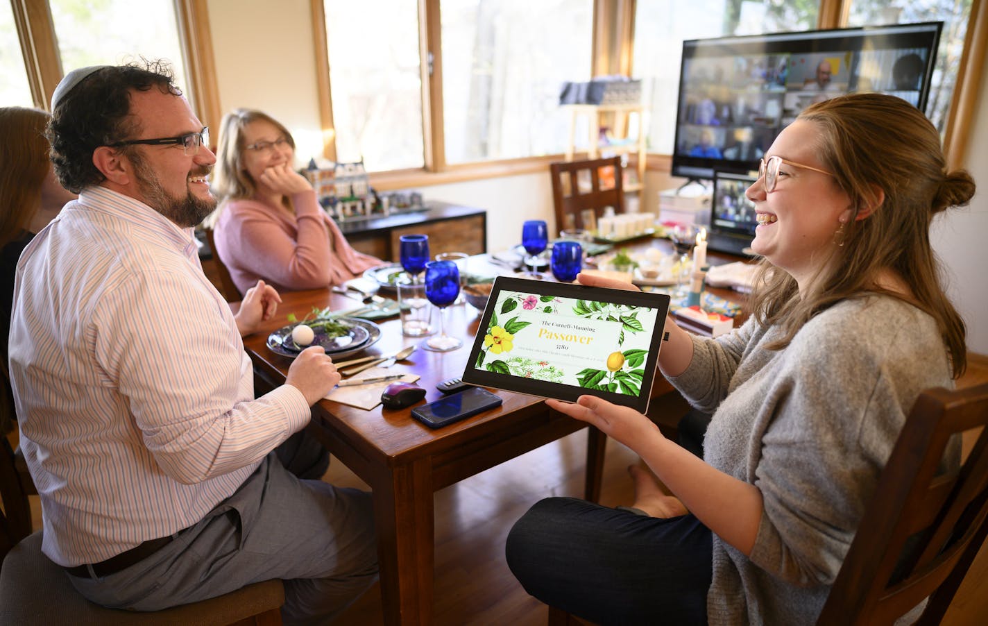 ] Aaron Lavinsky &#x2022; aaron.lavinsky@startribune.com Shir Tikvah President Bruce Manning hosted a virtual Seder with family, friends and congregants Wednesday night in his Minneapolis home alongside his wife, Tricia Cornell, and their kids, Nora, 17, and Arlo, 15.