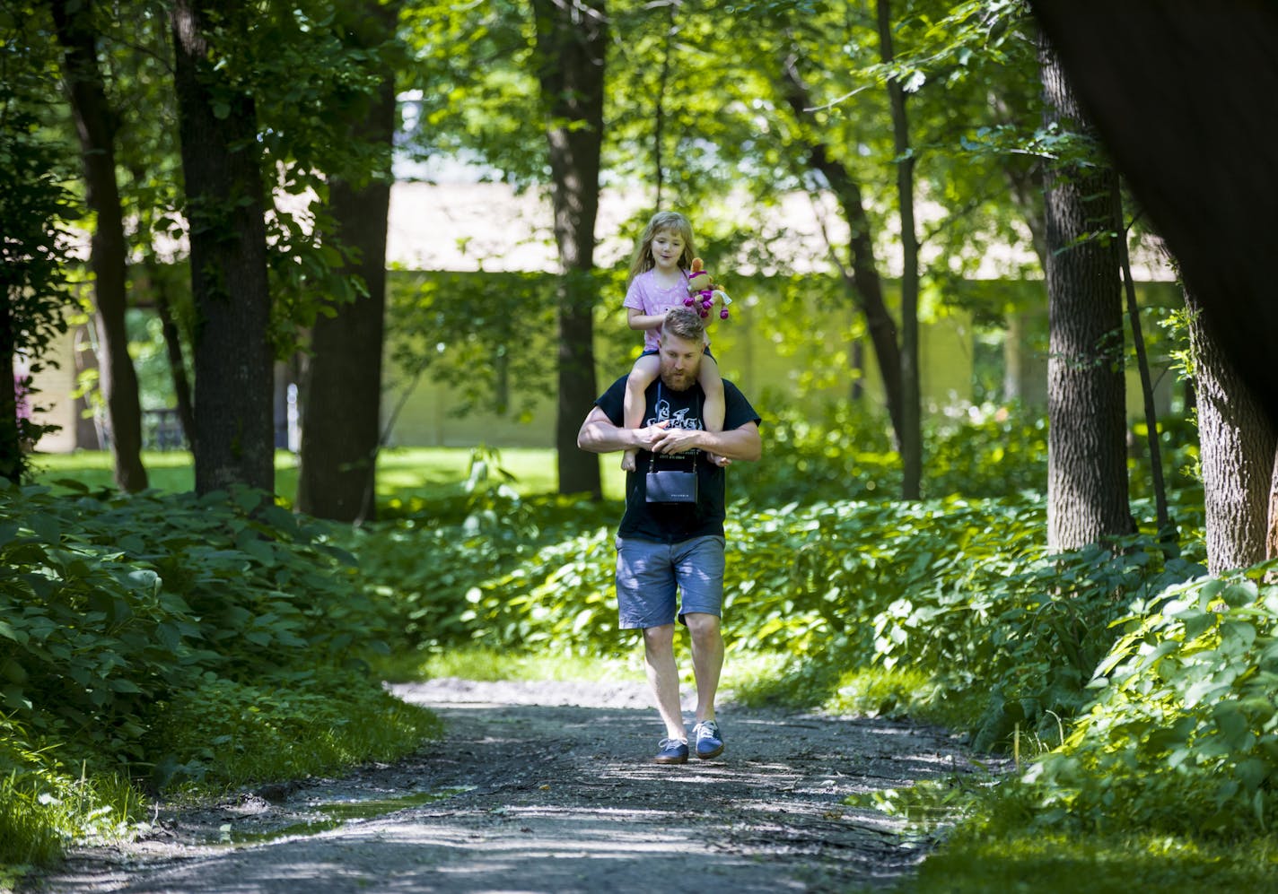 Dale Burback carried his daughter Mirabel Burback, 4, on his shoulders as they explored Fort Snelling State Park in St. Paul , Minn., on July 3, 2017. This was Burback's first time at Fort Snelling State Park. ] RENEE JONES SCHNEIDER &#x2022; renee.jones@startribune.com