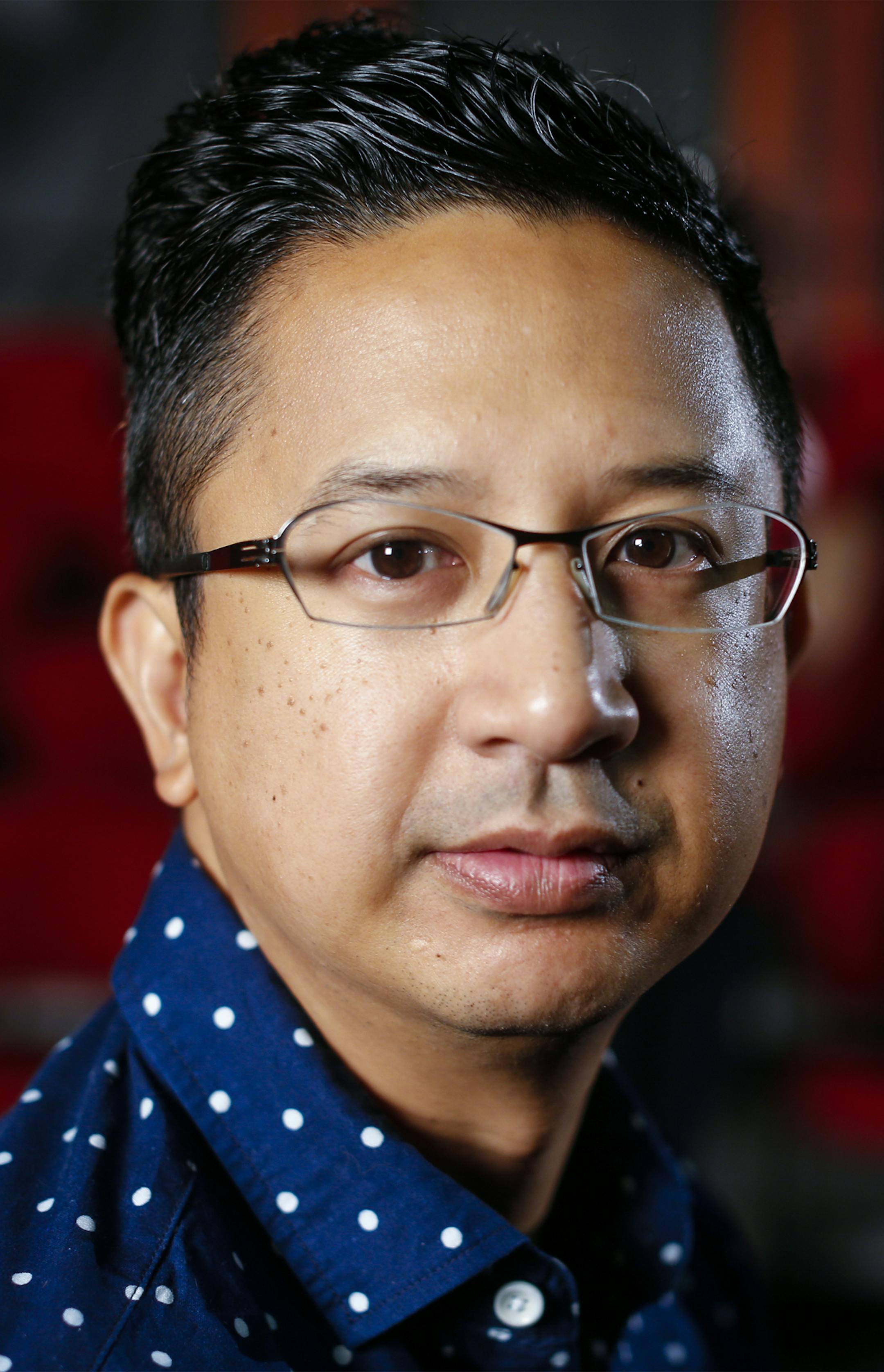 Randy Reyes, Mu ... A gathering of playwrights around center director Jeremy Cohen. Quietly and without much fuss, the Playwrights' Center in Minneapolis has become an essential part of play-making in the country, nurturing playwrights from their first lonely lines on through to full productions. The center, founded 45 years ago, has over 1,000 members and partnerships with over 90 theaters across the country. ORG XMIT: MIN1608161118480184
