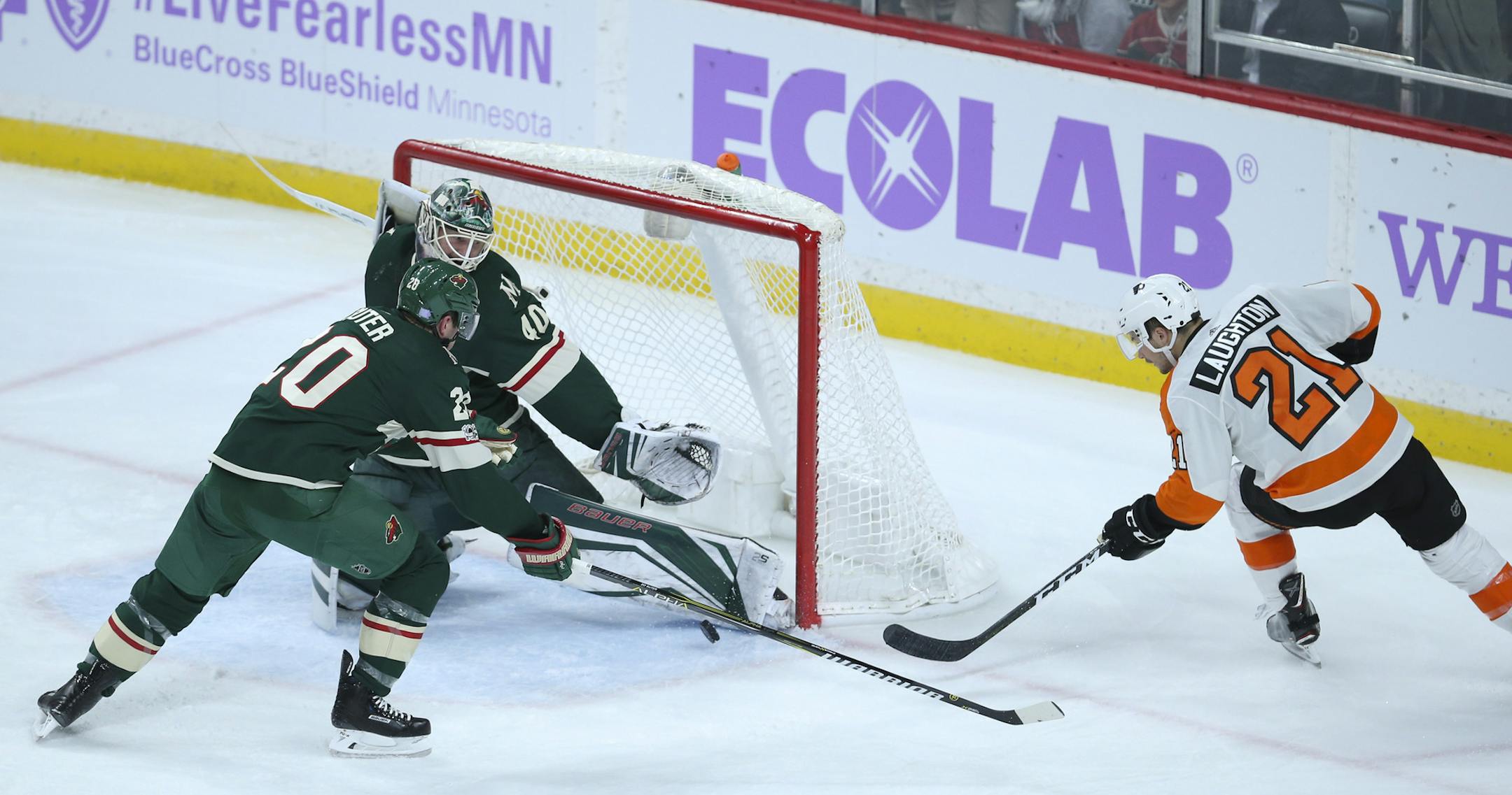 Minnesota Wild goalie Devan Dubnyk made a save vs. the Flyers on Tuesday.