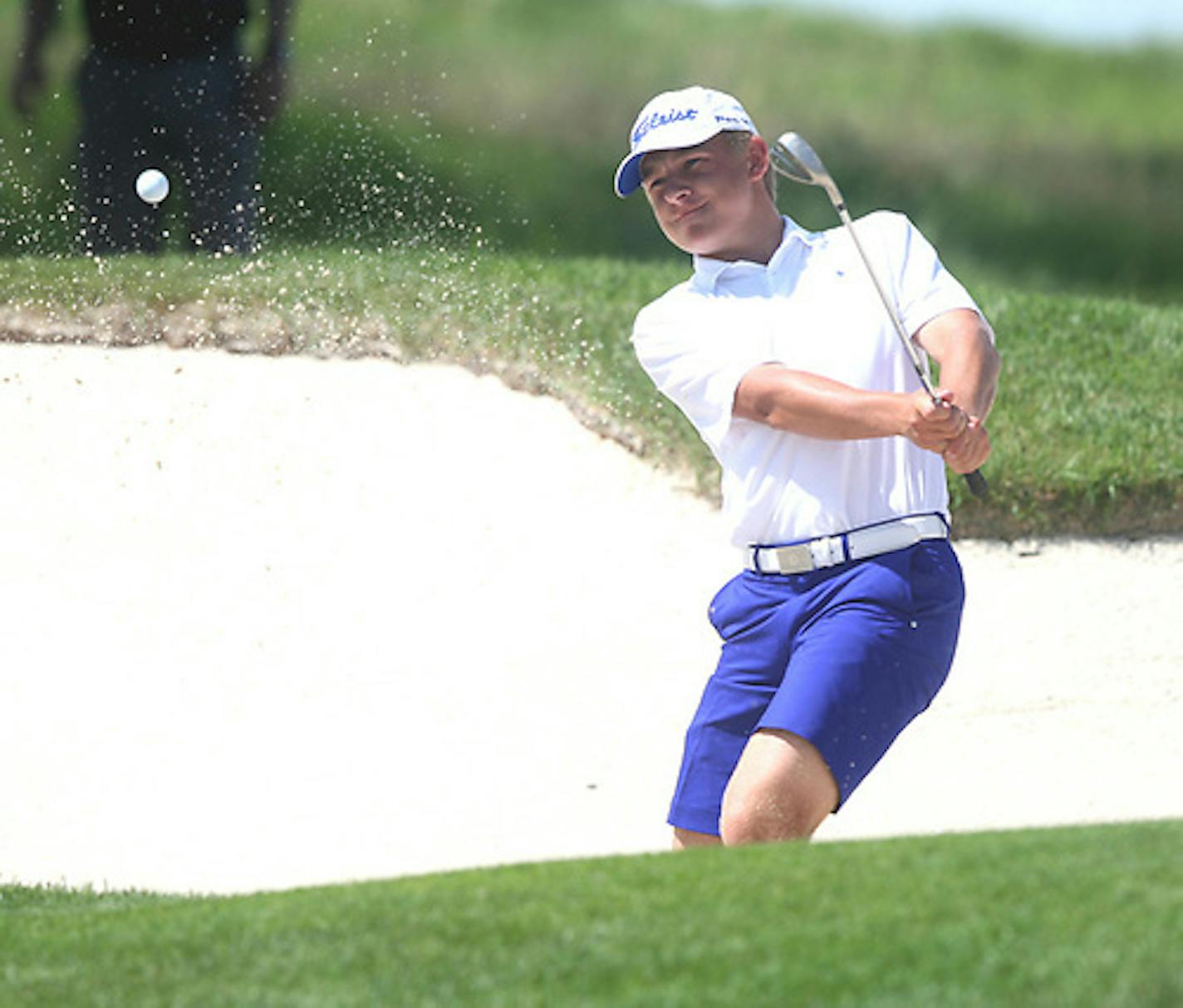 Minnetonka's Gunnar Broin hit out of a sand trap in the 2018 Minnesota State Amateur. Broin recently shot a 9-under-par 63 at Pioneer Creek G.C. in Maple Plain, tying the high school state record.