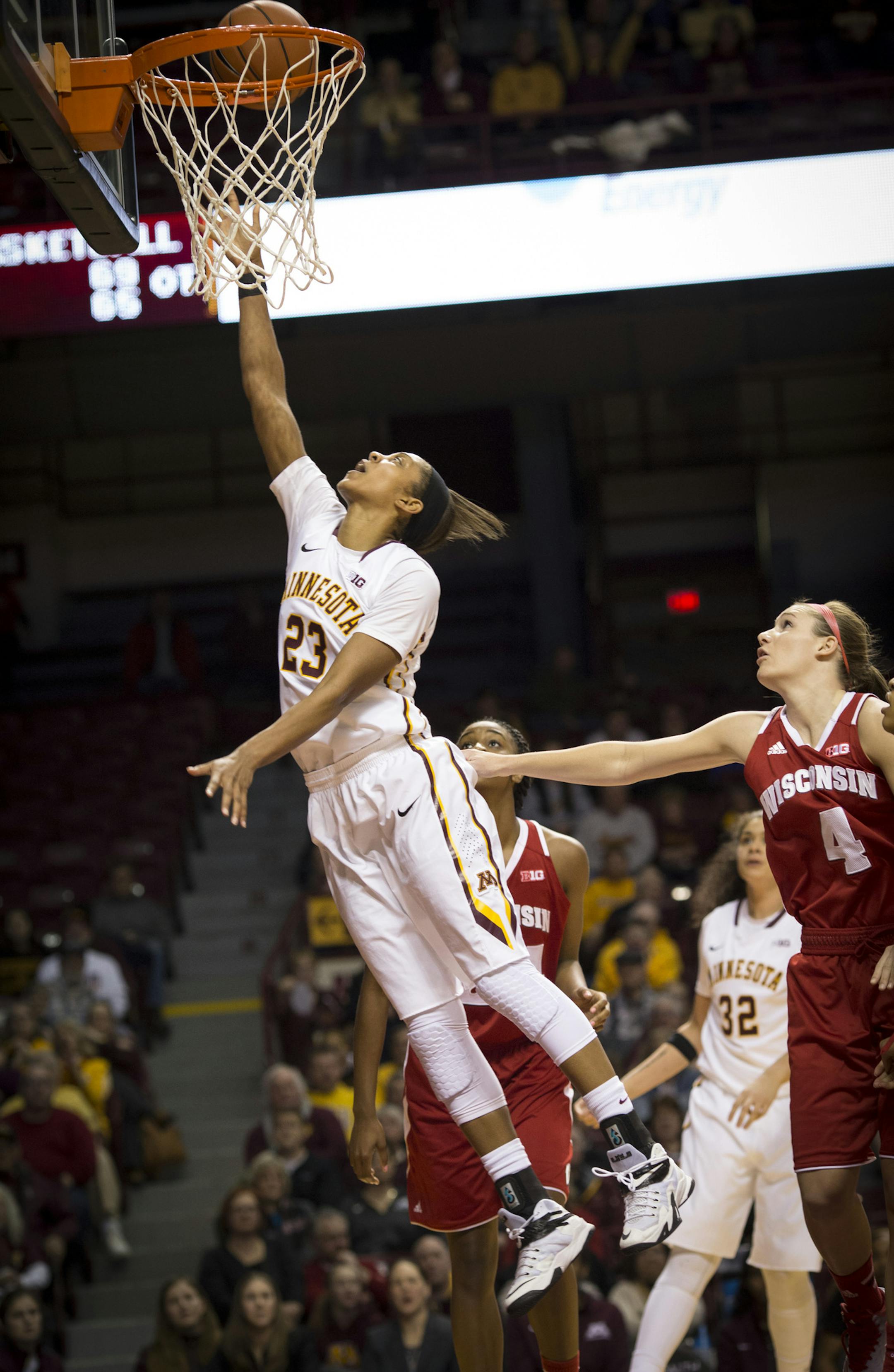 Shae Kelley (23) made an impressive layup during the second half. Gophers won 93-82 and Kelley scored 33 points in the game.