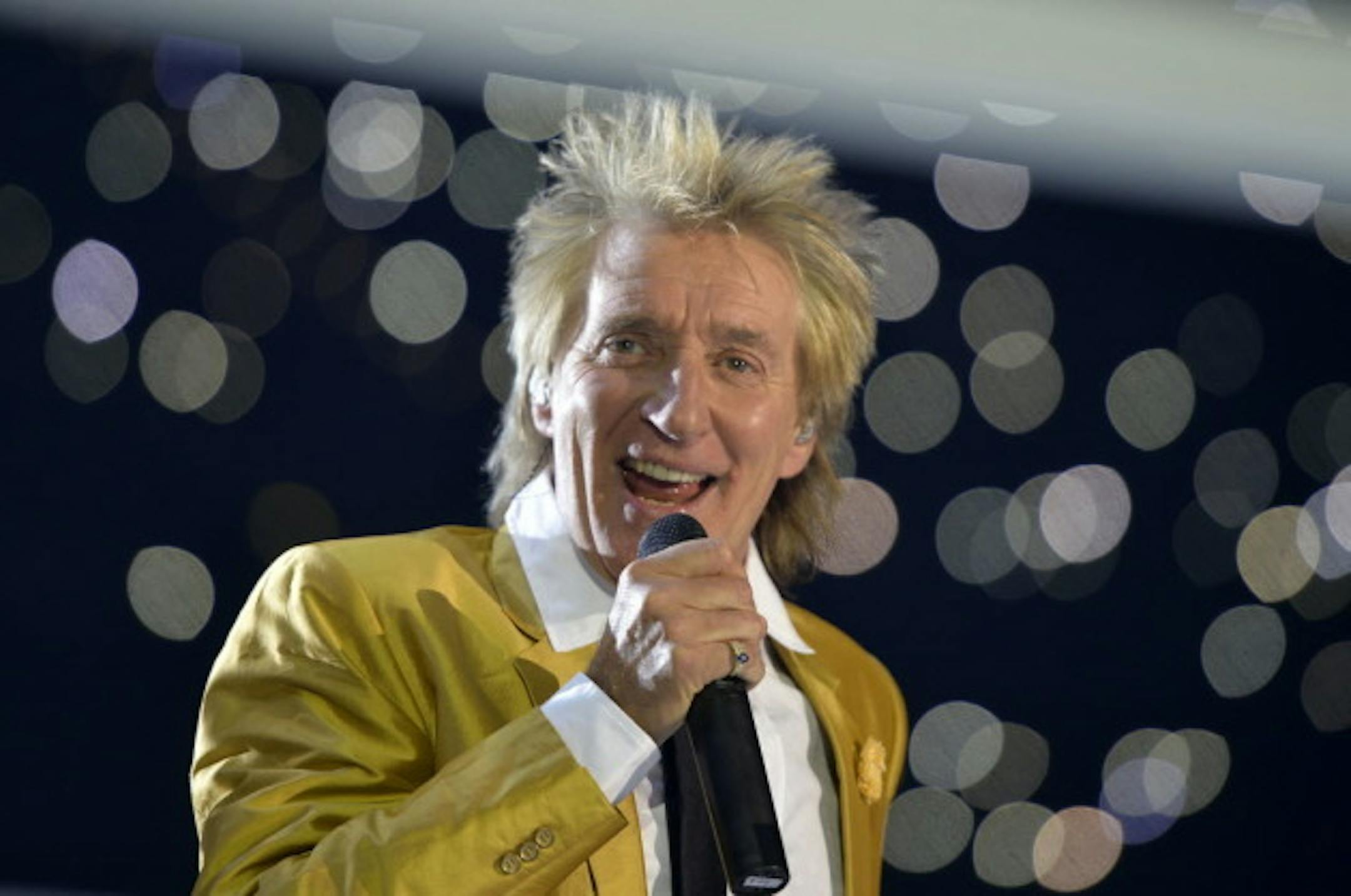 Rod Stewart on stage in Germany in 2015. / AP Photo, Martin Meissner
