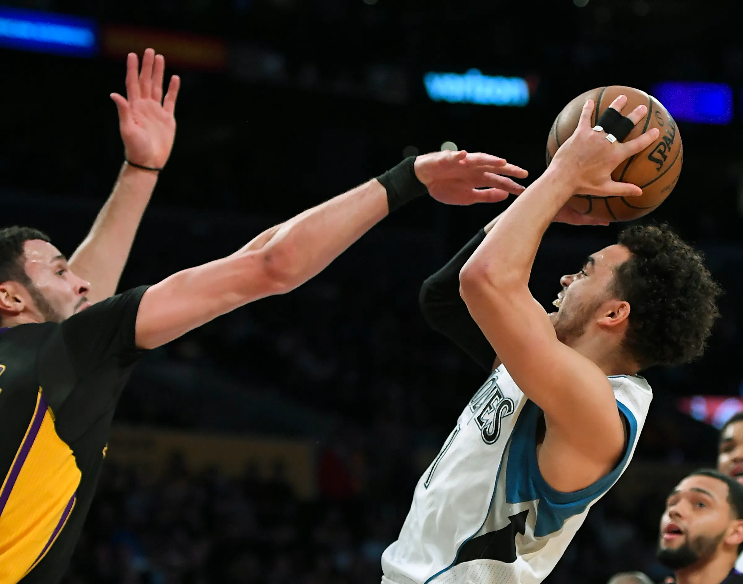 Tyus Jones salutes younger brother Tre's prep championship