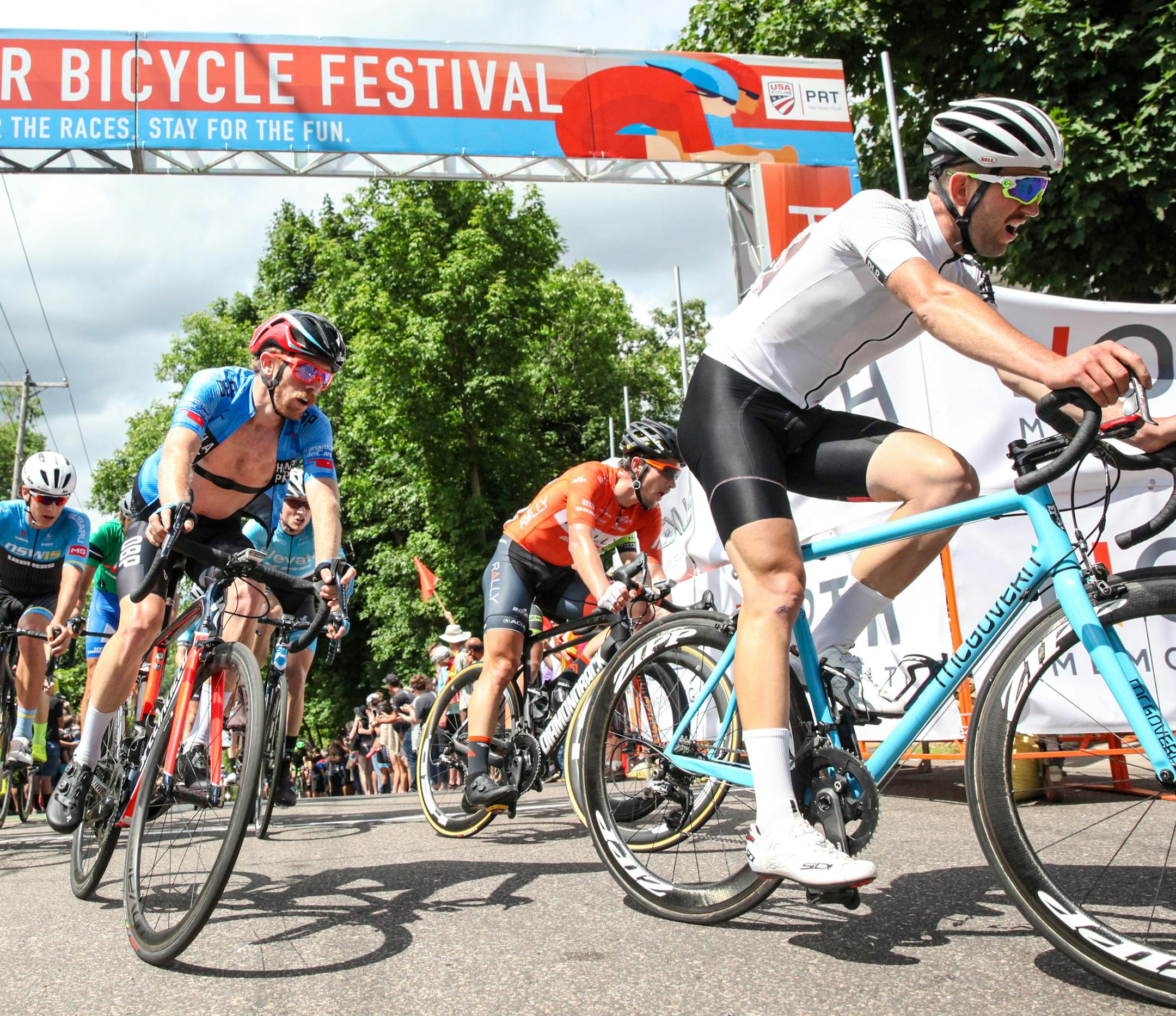 More cyclists arrived the final line. ] XAVIER WANG ¥ xavier.wtian@gmail.com The final stage of the 2017 North Star Grand PRIX was hosted in Stillwater Sunday June 18, 2017. Women and men cyclists rode multiple laps through downtown Stillwater.