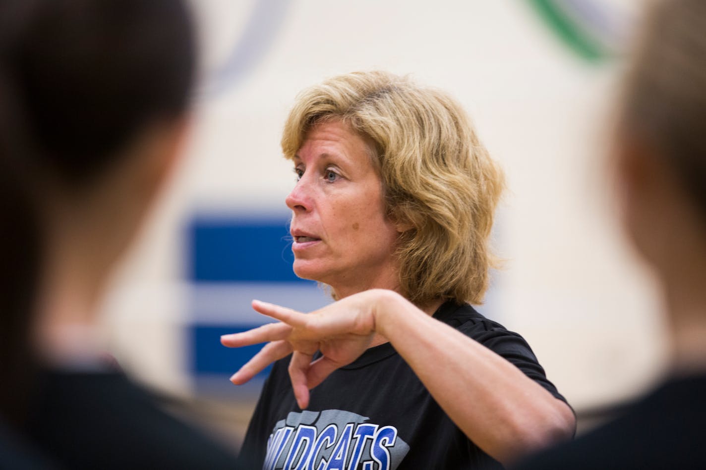 Head coach Kathy Gillen talks to players. ] (Leila Navidi/Star Tribune) leila.navidi@startribune.com BACKGROUND INFORMATION: Girls volleyball tryouts at Eagan High School in Eagan on Monday, August 15, 2016.