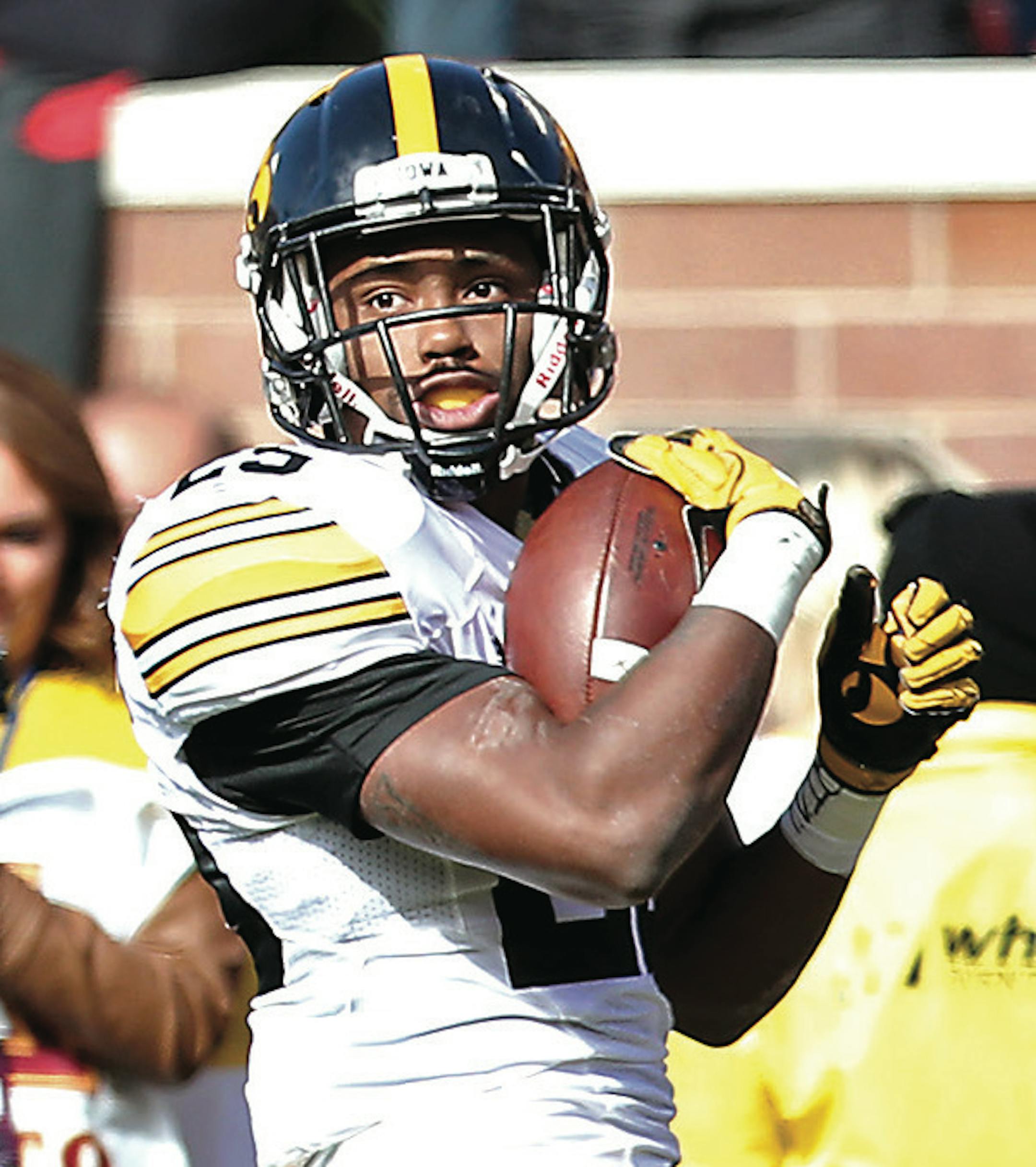 Iowa's running back Akrum Wadley ran the ball into the end zone for a touchdown during the fourth quarter as Minnesota took on Iowa at TCF Bank Stadium, Saturday, October 8, 2016 in Minneapolis, MN. ] (ELIZABETH FLORES/STAR TRIBUNE) ELIZABETH FLORES • eflores@startribune.com