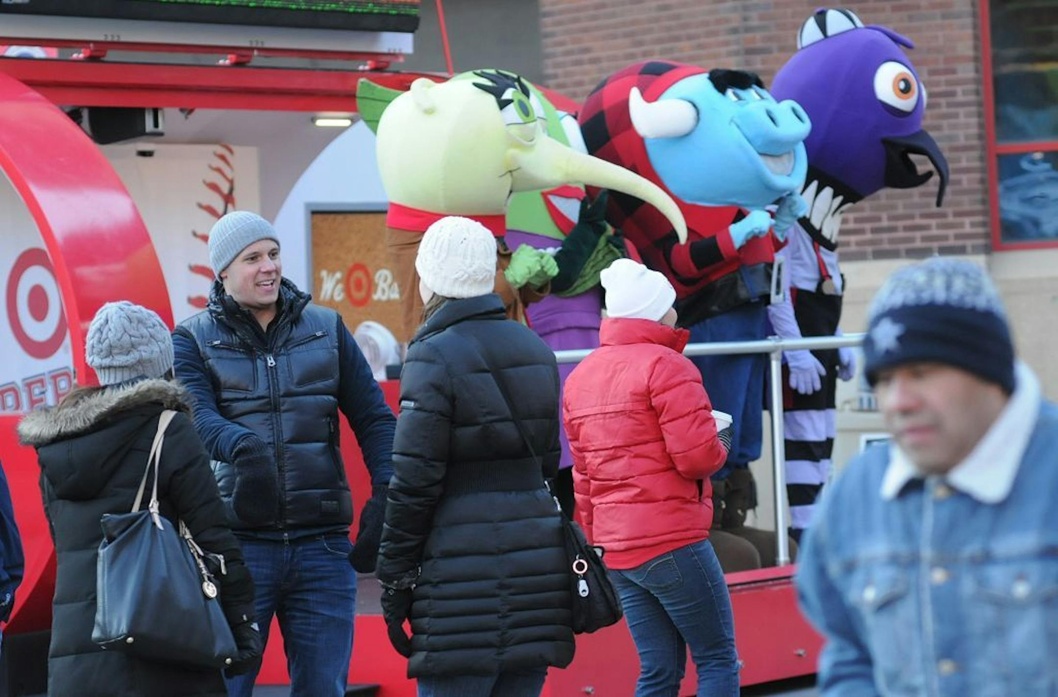 Twins fans were treated to breakfast by the Minnesota Twins on the Plaza this morning April 1, 2013.