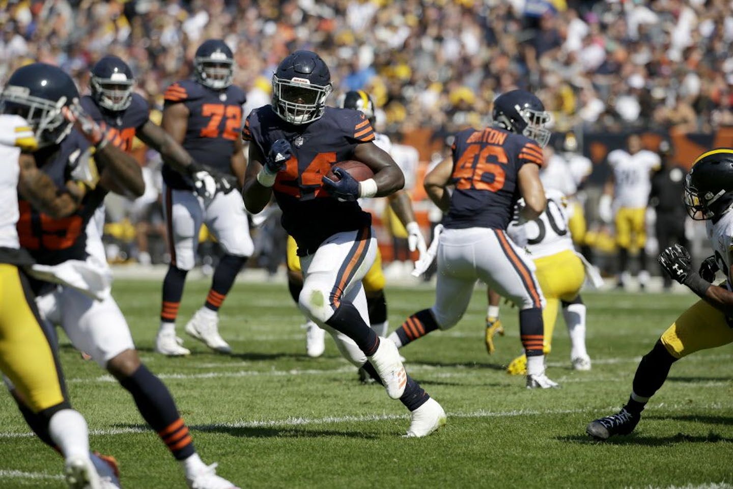 Chicago Bears running back Jordan Howard (24) runs during the first half of an NFL football game against the Pittsburgh Steelers, Sunday, Sept. 24, 2017, in Chicago.