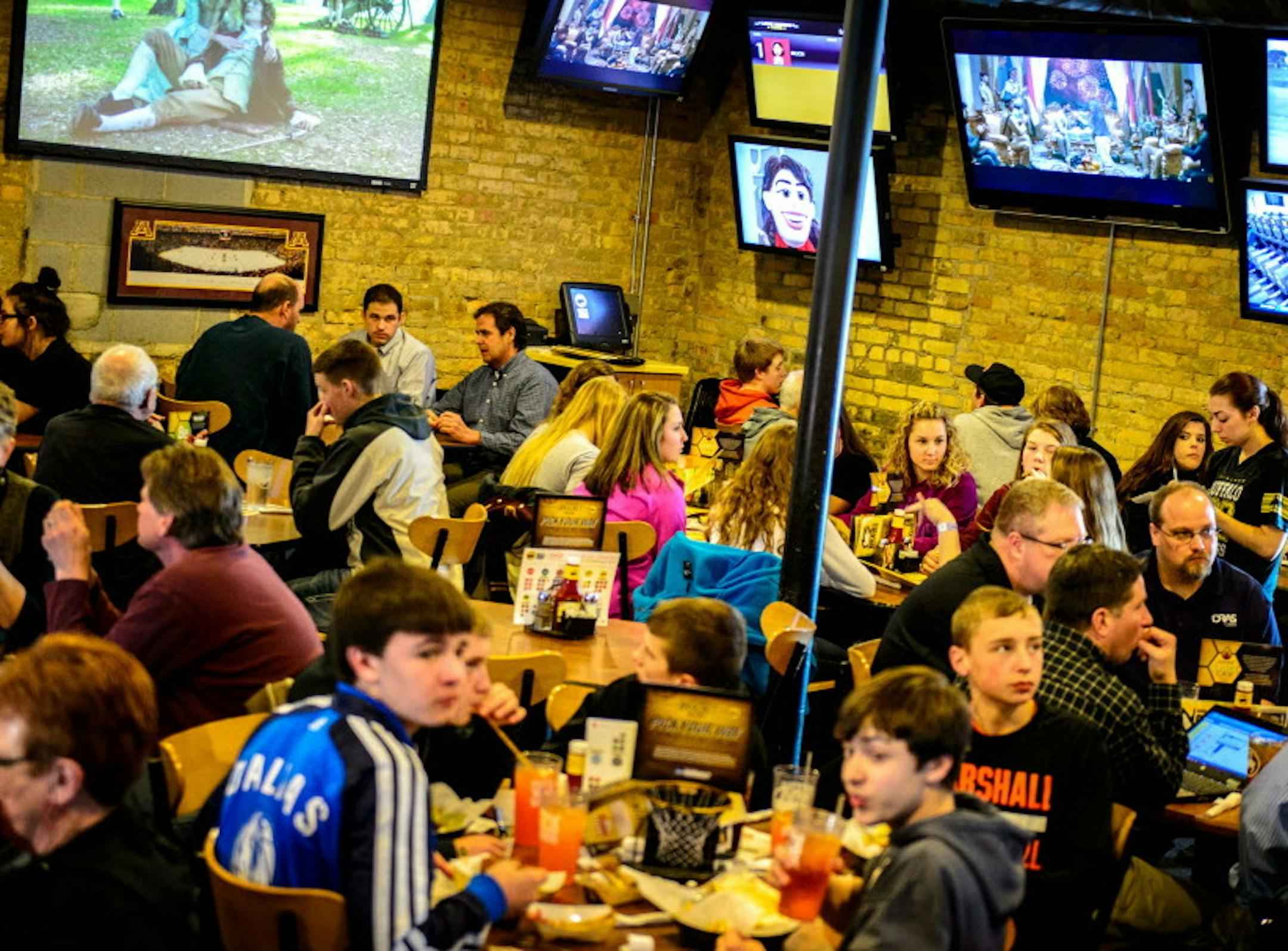 Buffalo Wild Wings at the University of Minnesota ] GLEN STUBBE * gstubbe@startribune.com Thursday, March 20, 2014.