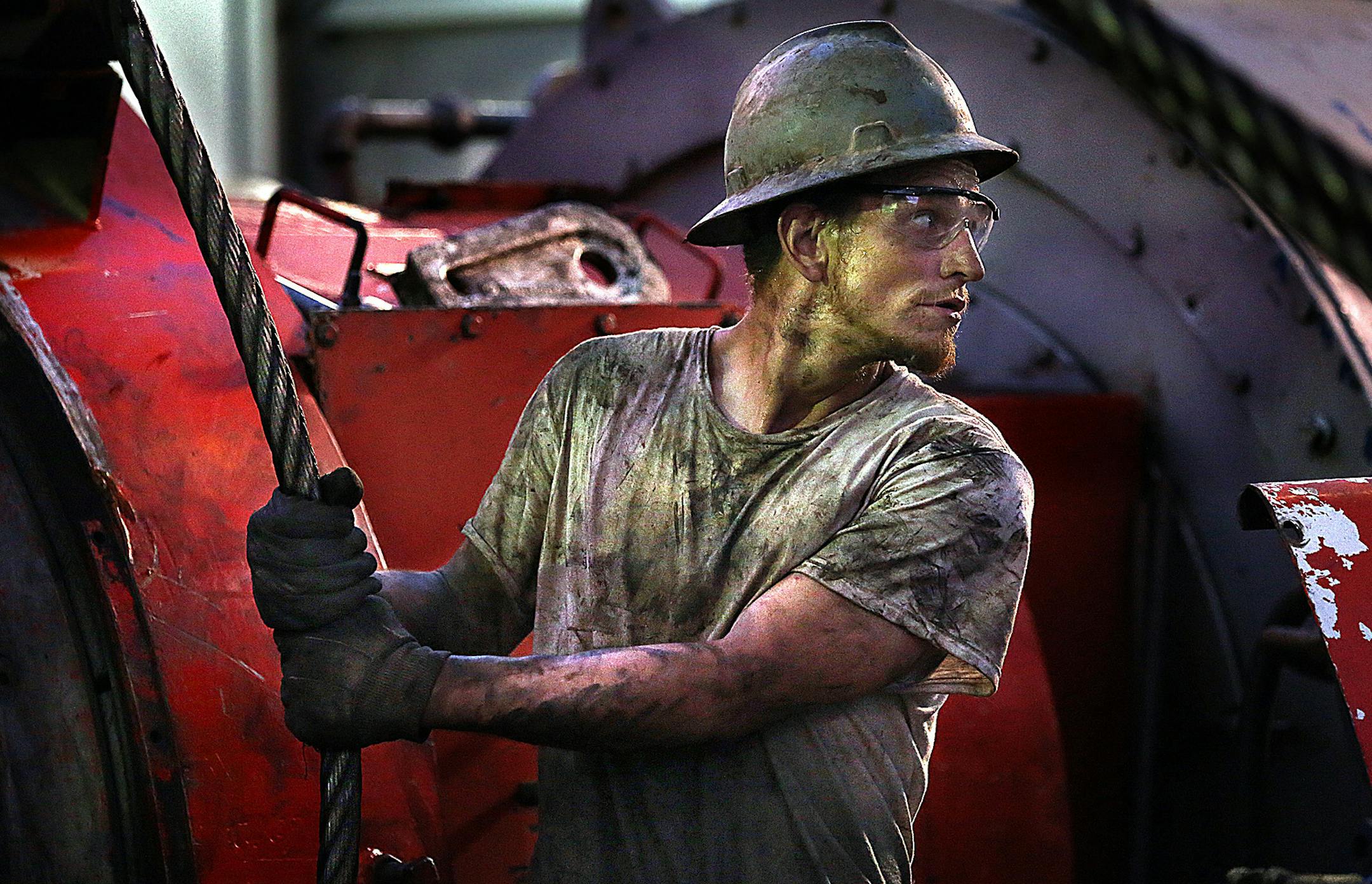 Floor hand Ray Gerrish worked to make repairs on a drilling rig as the sun rose near the site outside Watford City.] (JIM GEHRZ/STAR TRIBUNE) / December 10, 2013, Watford City, ND ‚Äì BACKGROUND INFORMATION- PHOTOS FOR USE IN FIFTH PART OF NORTH DAKOTA OIL BOOM PROJECT: While many have migrated to the Bakken oil fields in search of fortune and adventure, others have chosen to leave the region as traffic and change in the landscape have taken their toll.